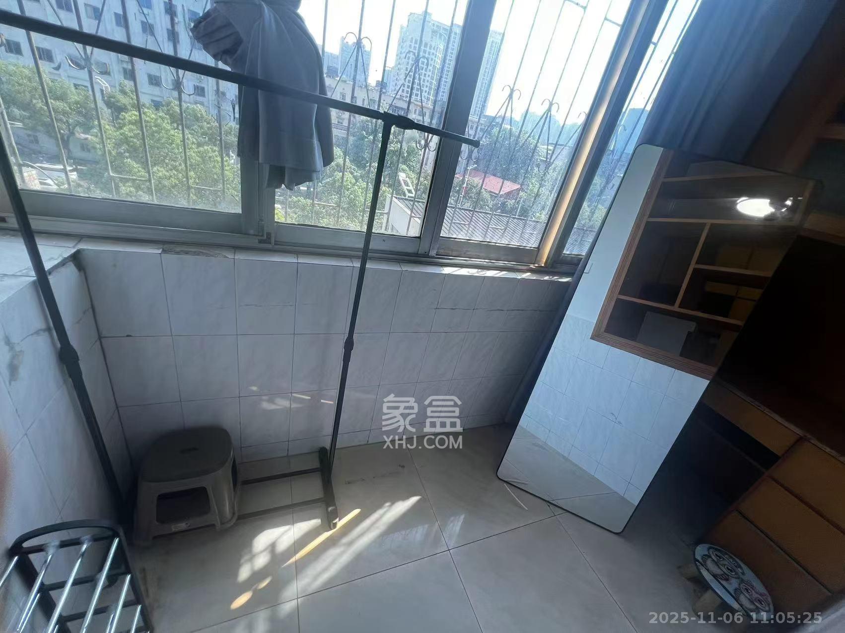 营盘东路、营盘西路散盘  2室1厅1卫    2200.0元/月室内图