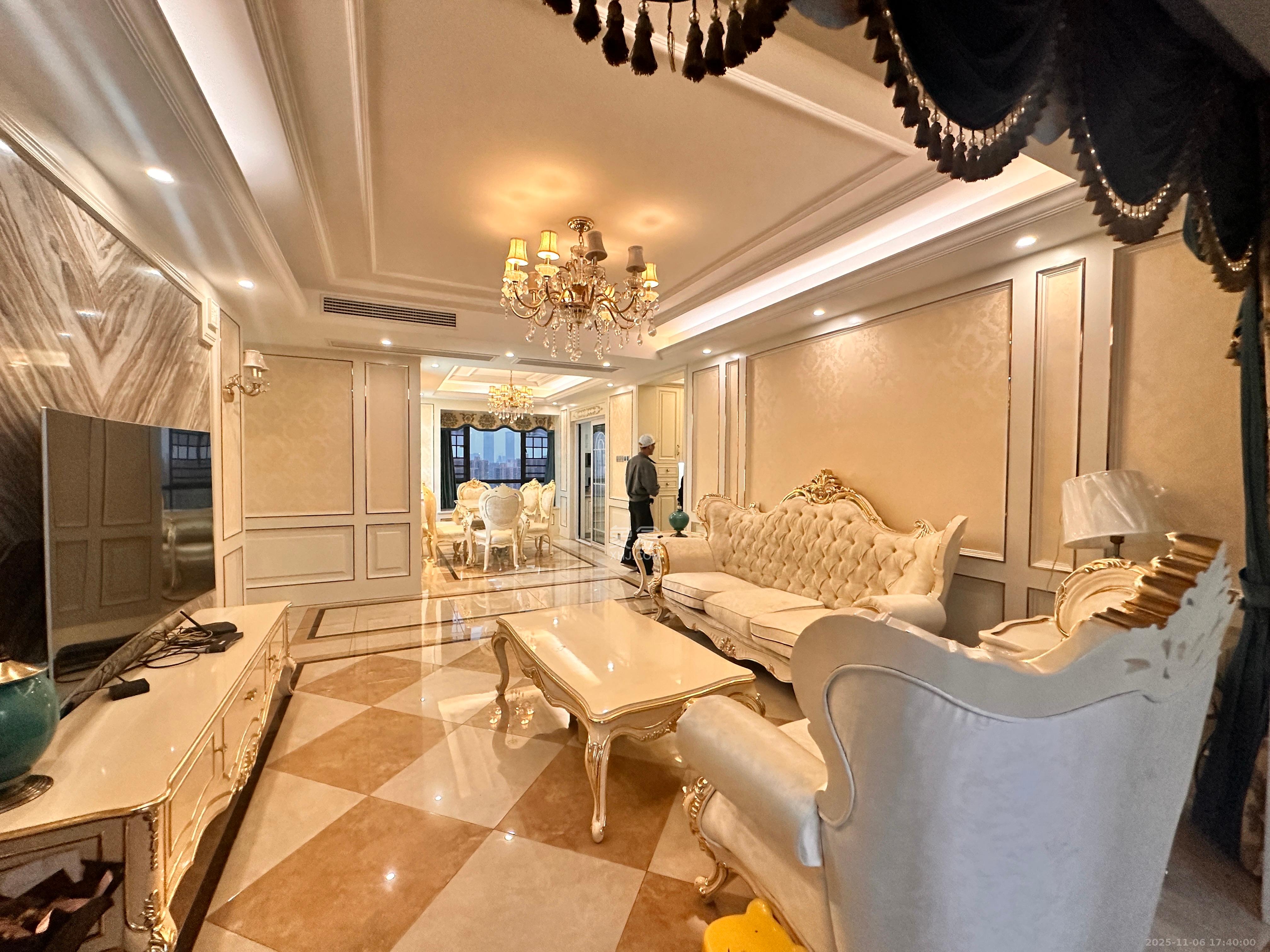 荣悦台 3室2厅2卫 6000.0元/月 荣悦台 3室2厅2卫 6000.0元/月室内图