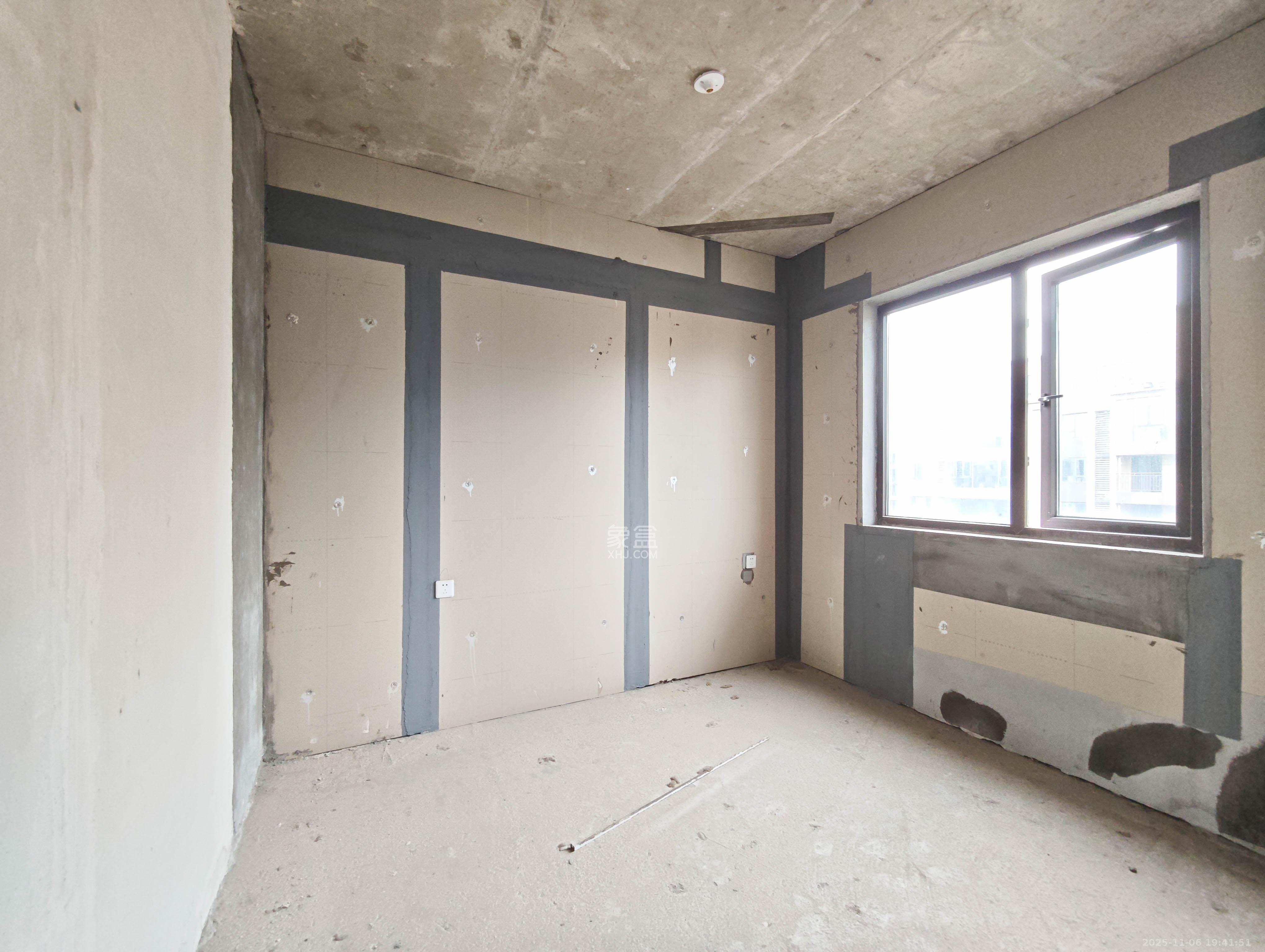 保利东郡  3室2厅2卫    78.0万卧室