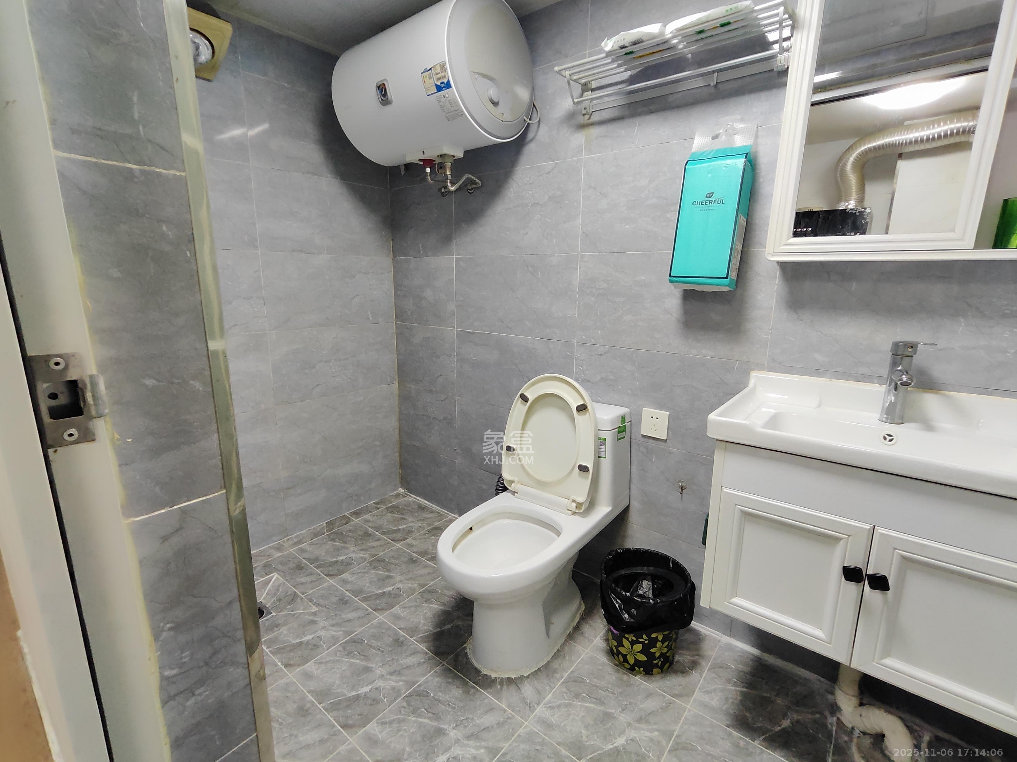 华润翡翠府  1室1厅1卫    1600.0元/月室内图