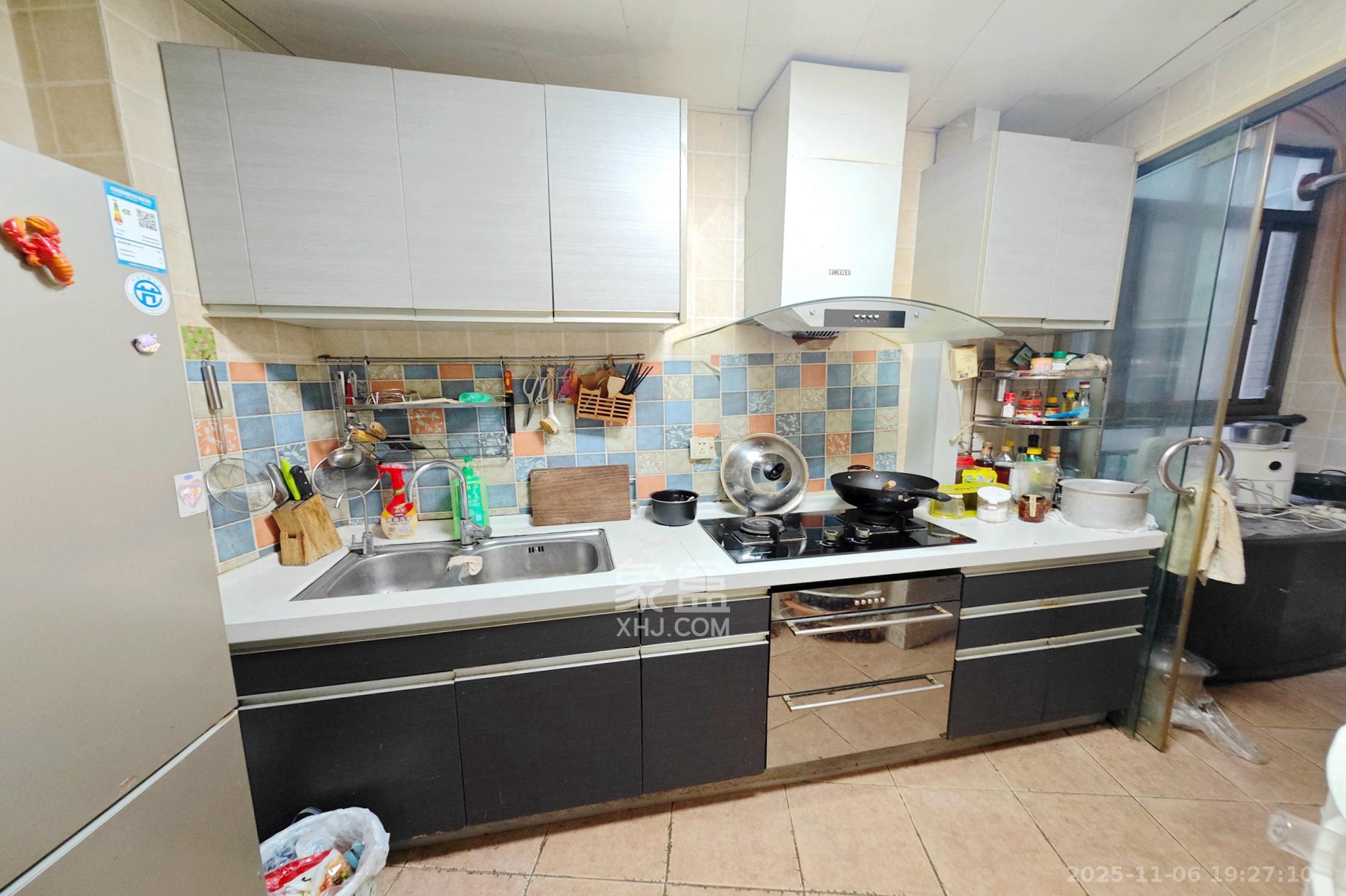 城南郡  3室2厅1卫    92.0万厨房