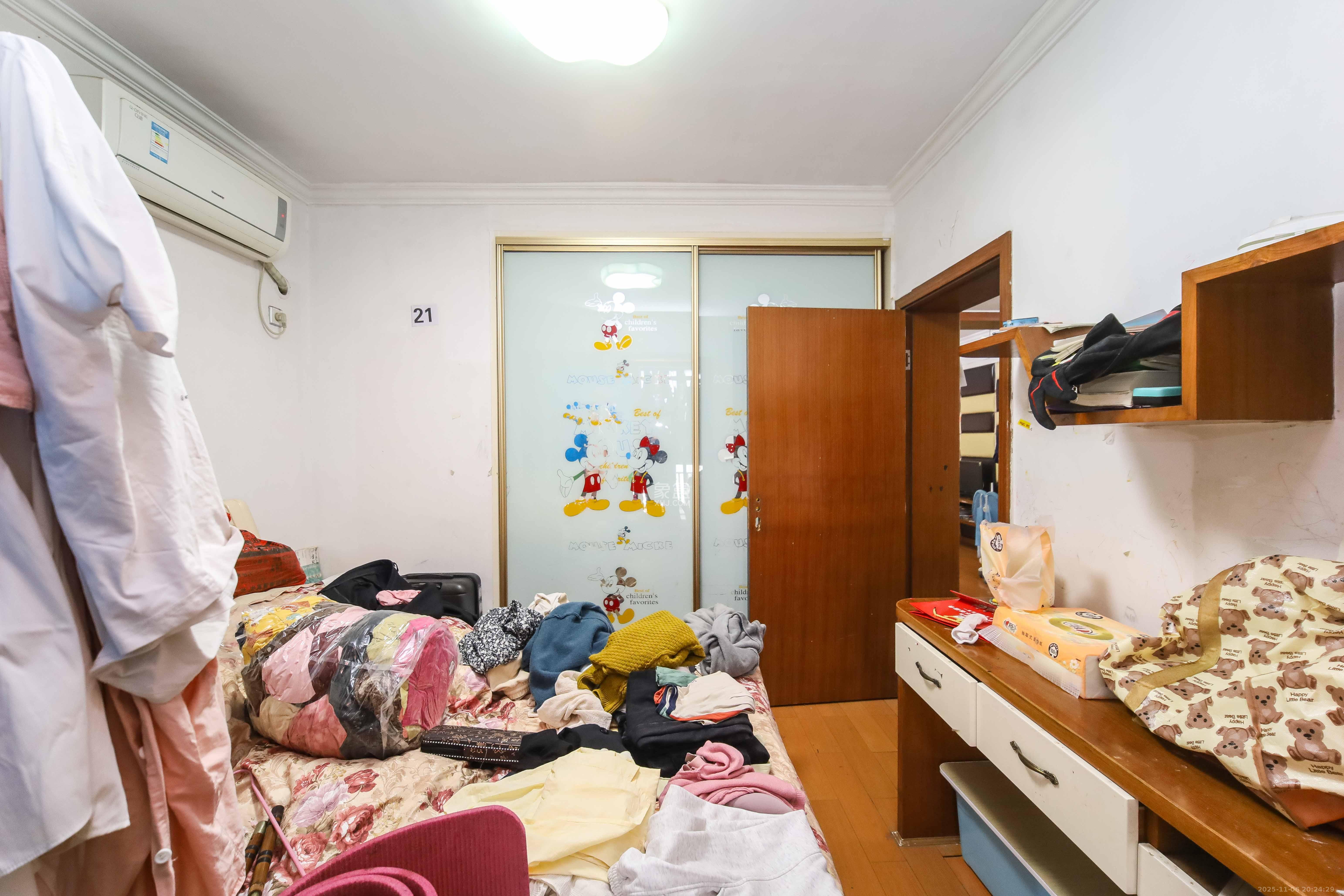 东玺门 3室2厅2卫 98.0万 东玺门 3室2厅2卫 98.0万卧室