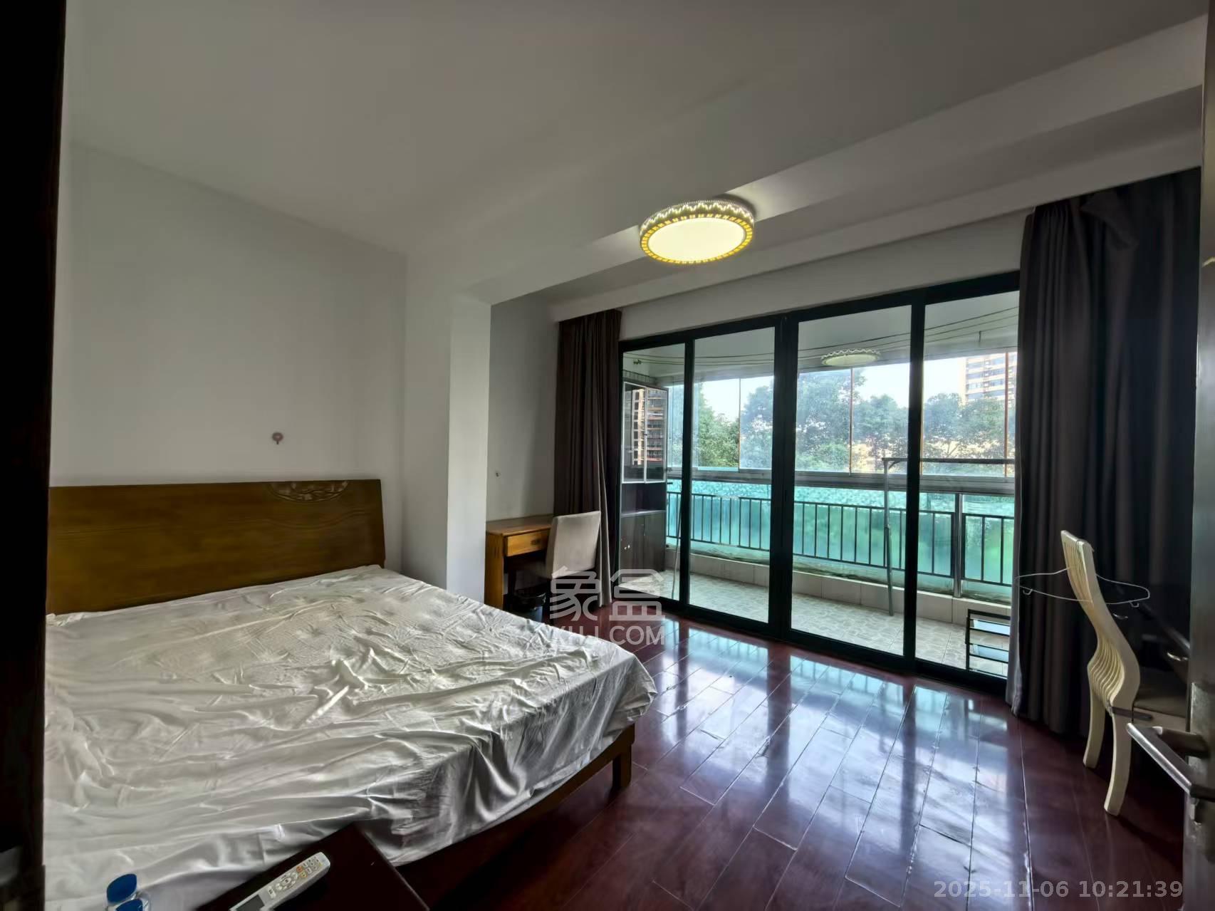 王府花园  3室2厅2卫    2600.0元/月室内图