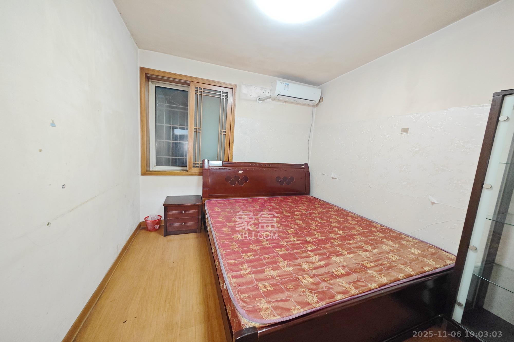 狮子山一片  3室1厅1卫    42.8万卧室