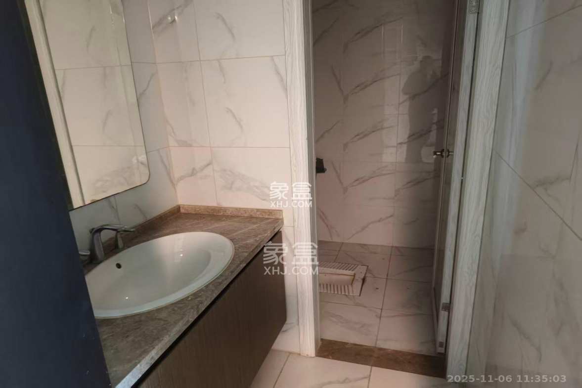 华城广场 1室2厅1卫 12500.0元/月 华城广场 1室2厅1卫 12500.0元/月室内图