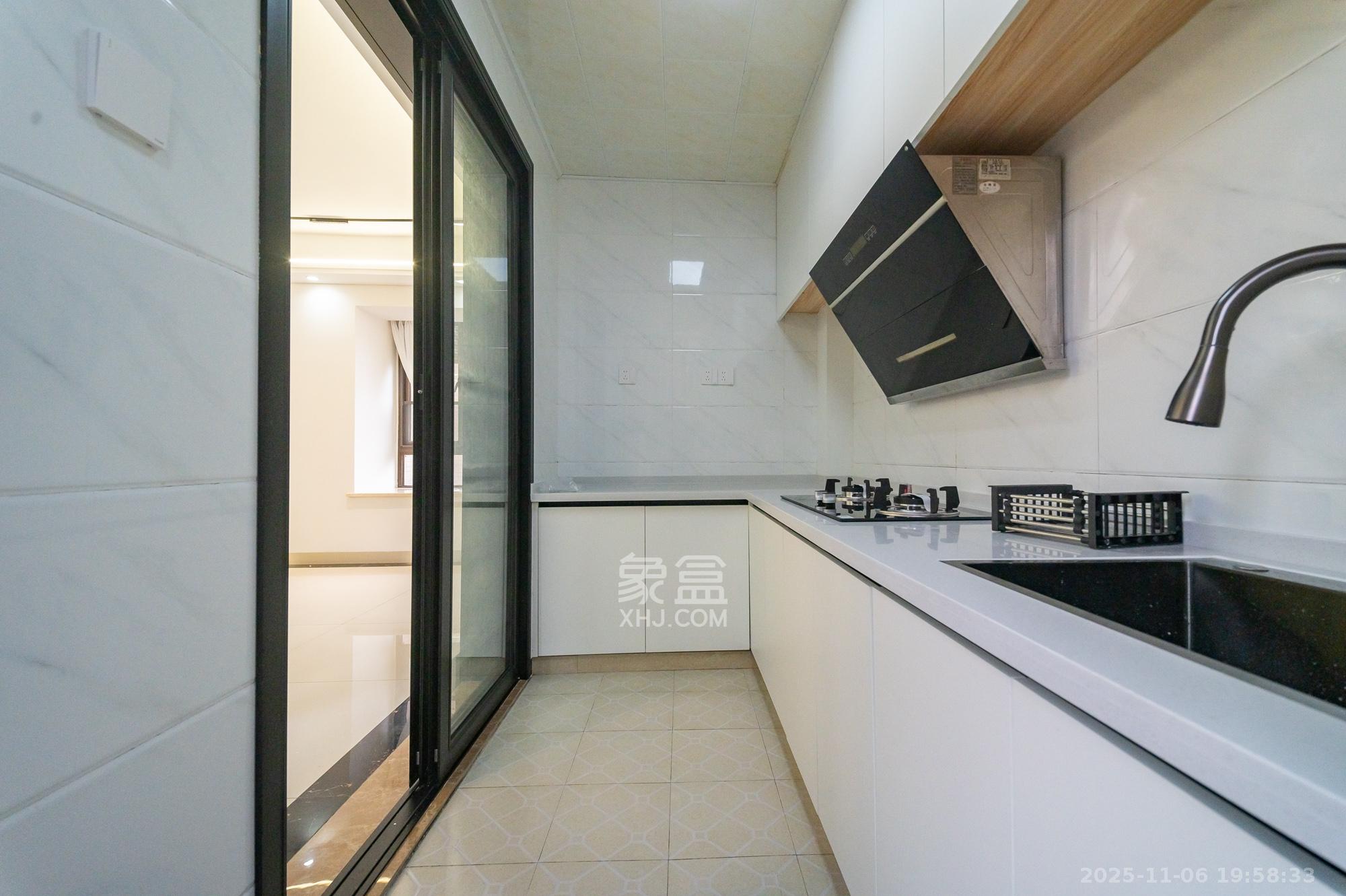 华润凤凰城三期 3室2厅1卫 99.8万 华润凤凰城三期 3室2厅1卫 99.8万厨房