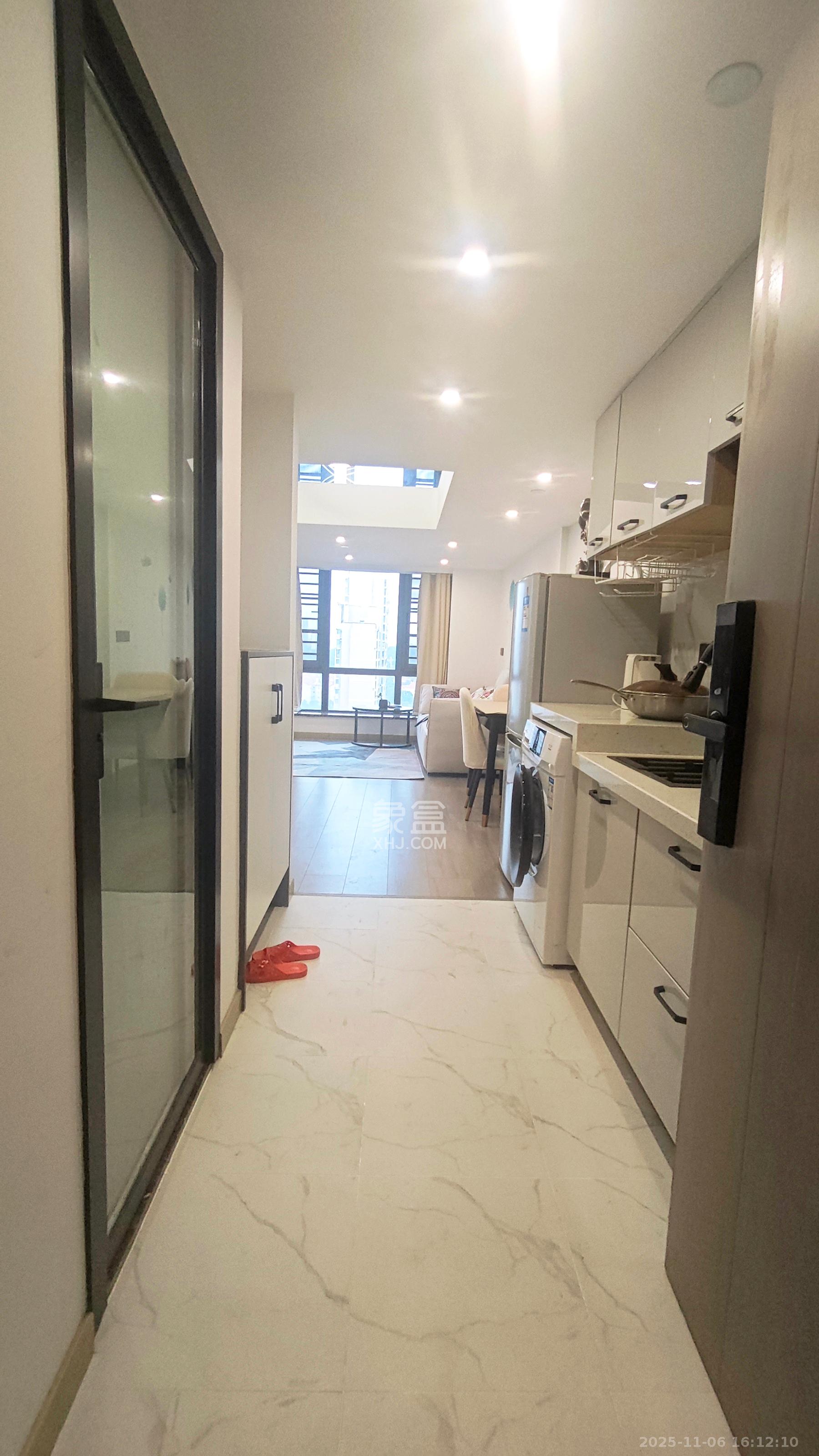 藏珑湖上公馆  1室1厅1卫    2500.0元/月