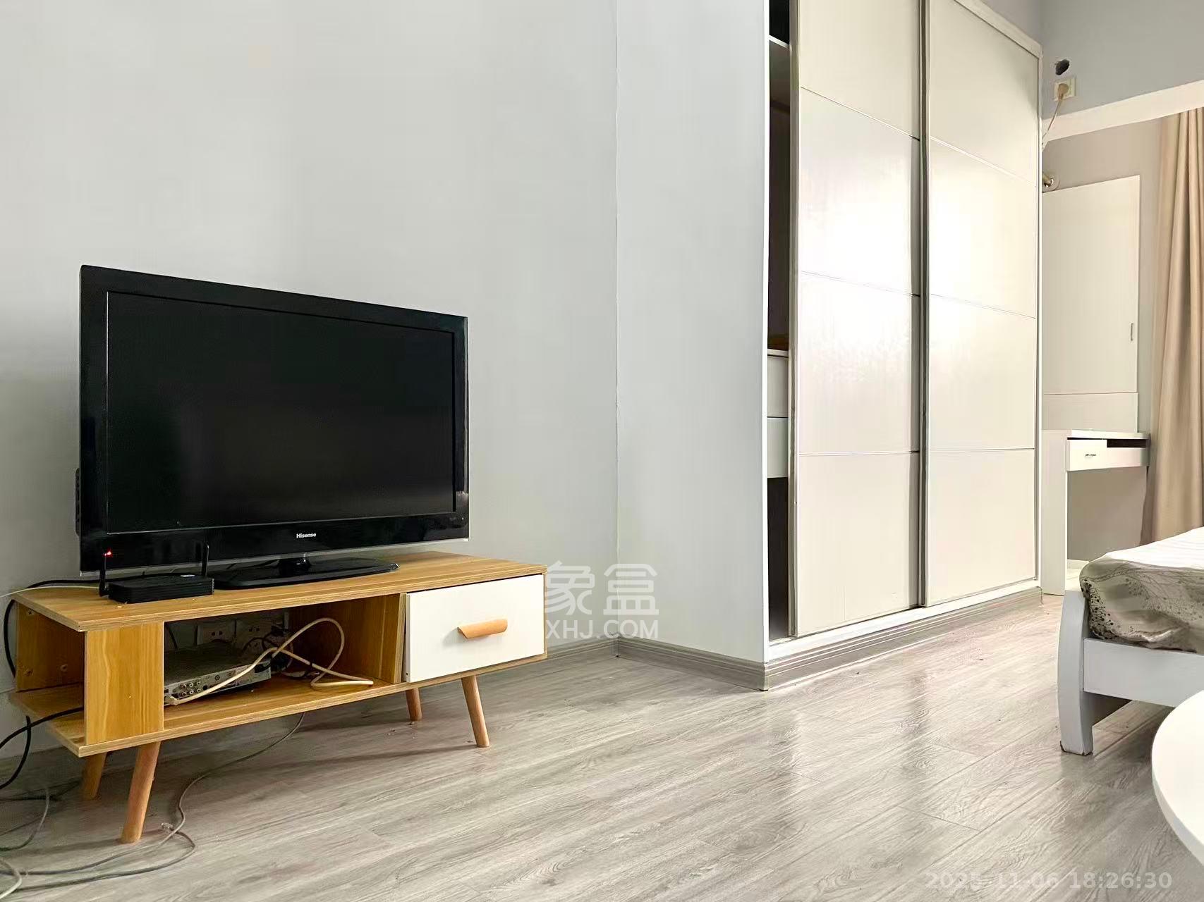 2076至高点  1室1厅1卫    1400.0元/月室内图