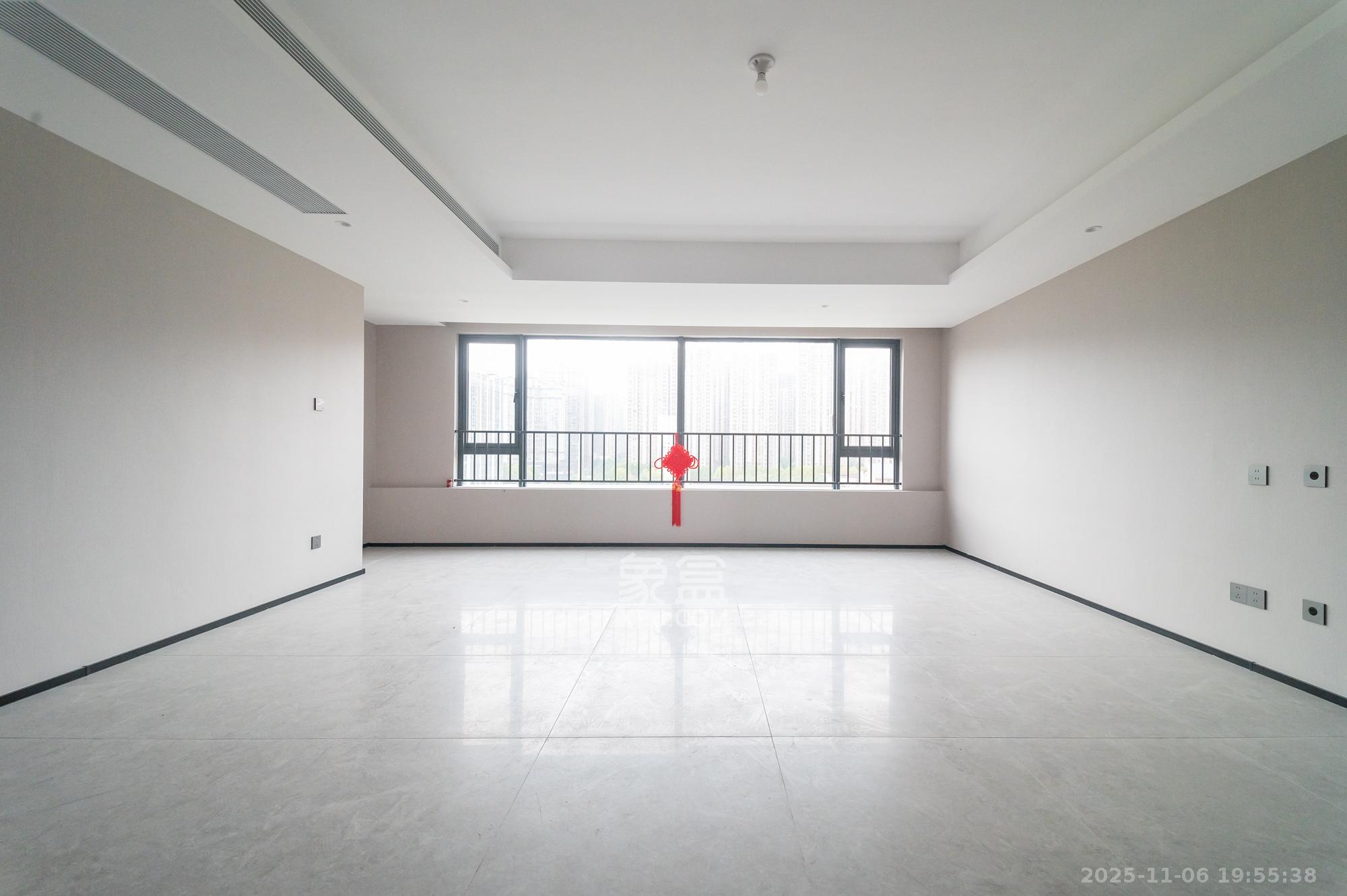 万科松湖天地  4室2厅2卫    172.0万