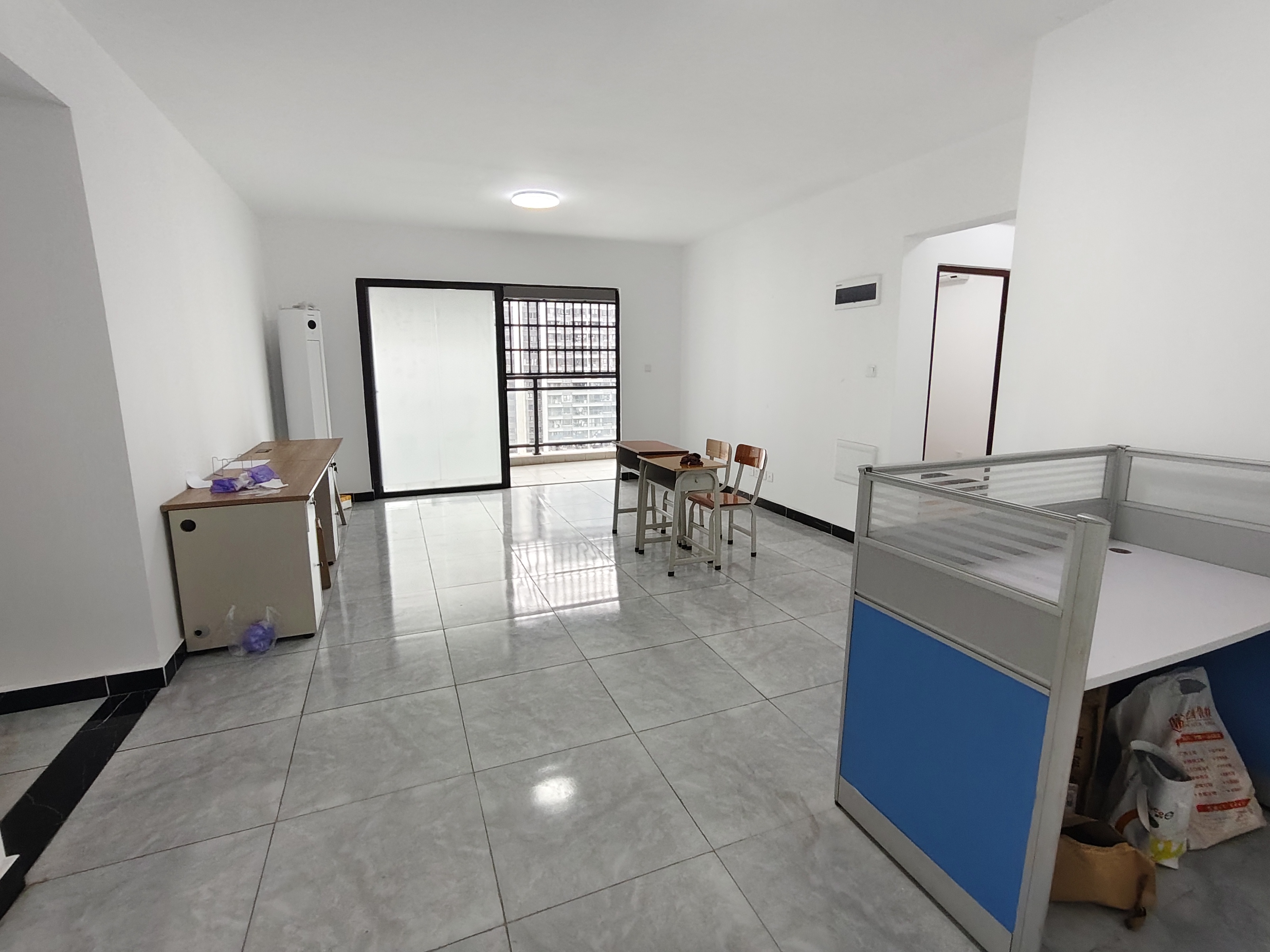 坡博家园四区  5室2厅2卫    3300.0元/月室内图