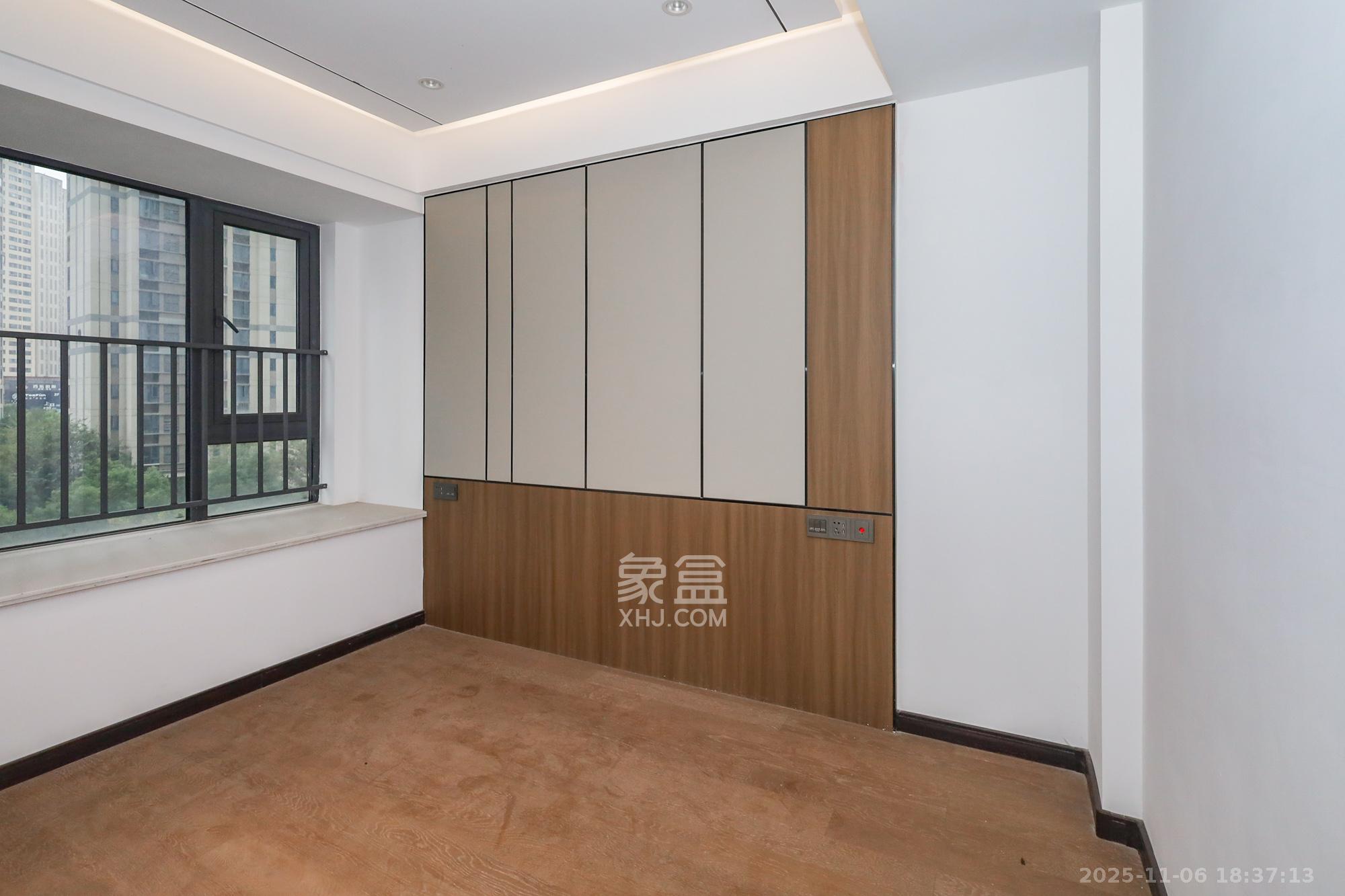 卓越中寰  1室0厅0卫    185.0万卧室