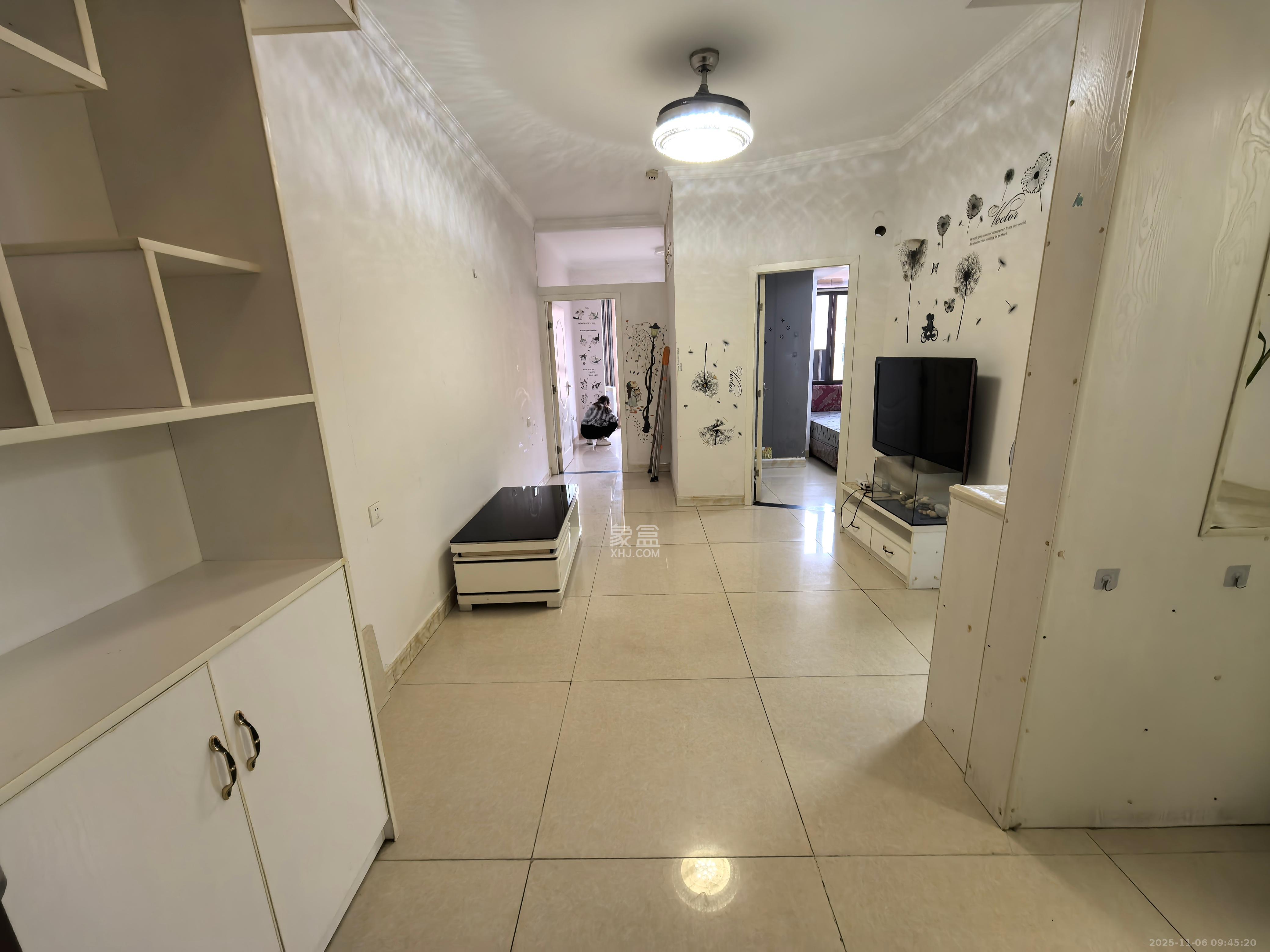 中信凯旋蓝岸(中信新城三期) 2室1厅1卫 1600.0元/月 中信凯旋蓝岸(中信新城三期) 2室1厅1卫 1600.0元/月室内图