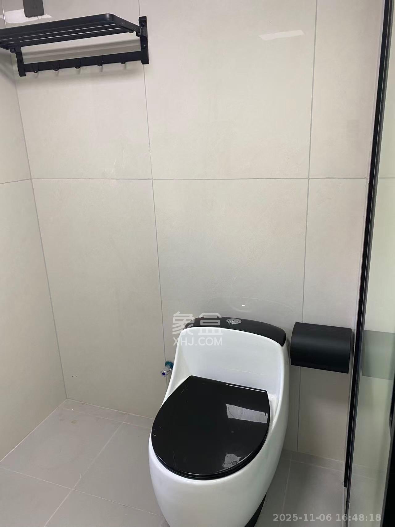 金色比华利  4室2厅2卫    1100.0元/月室内图