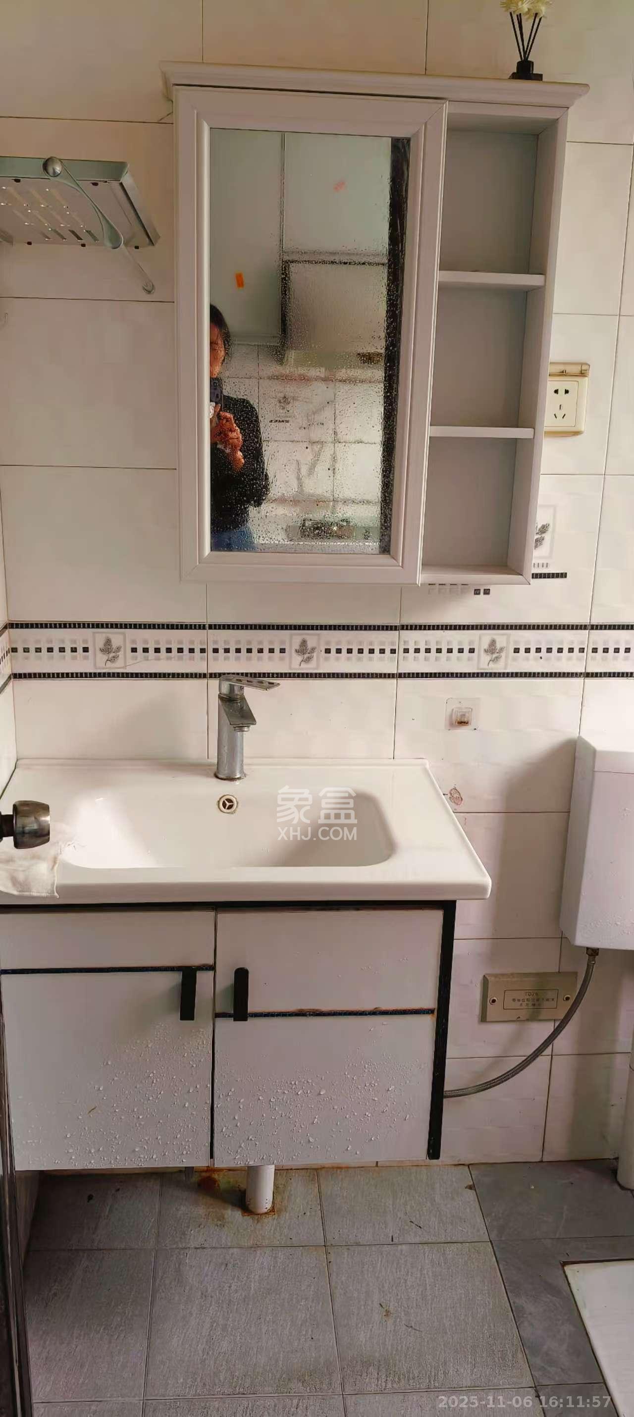 茶叶大市场“山水茗园”  2室2厅1卫    1300.0元/月室内图