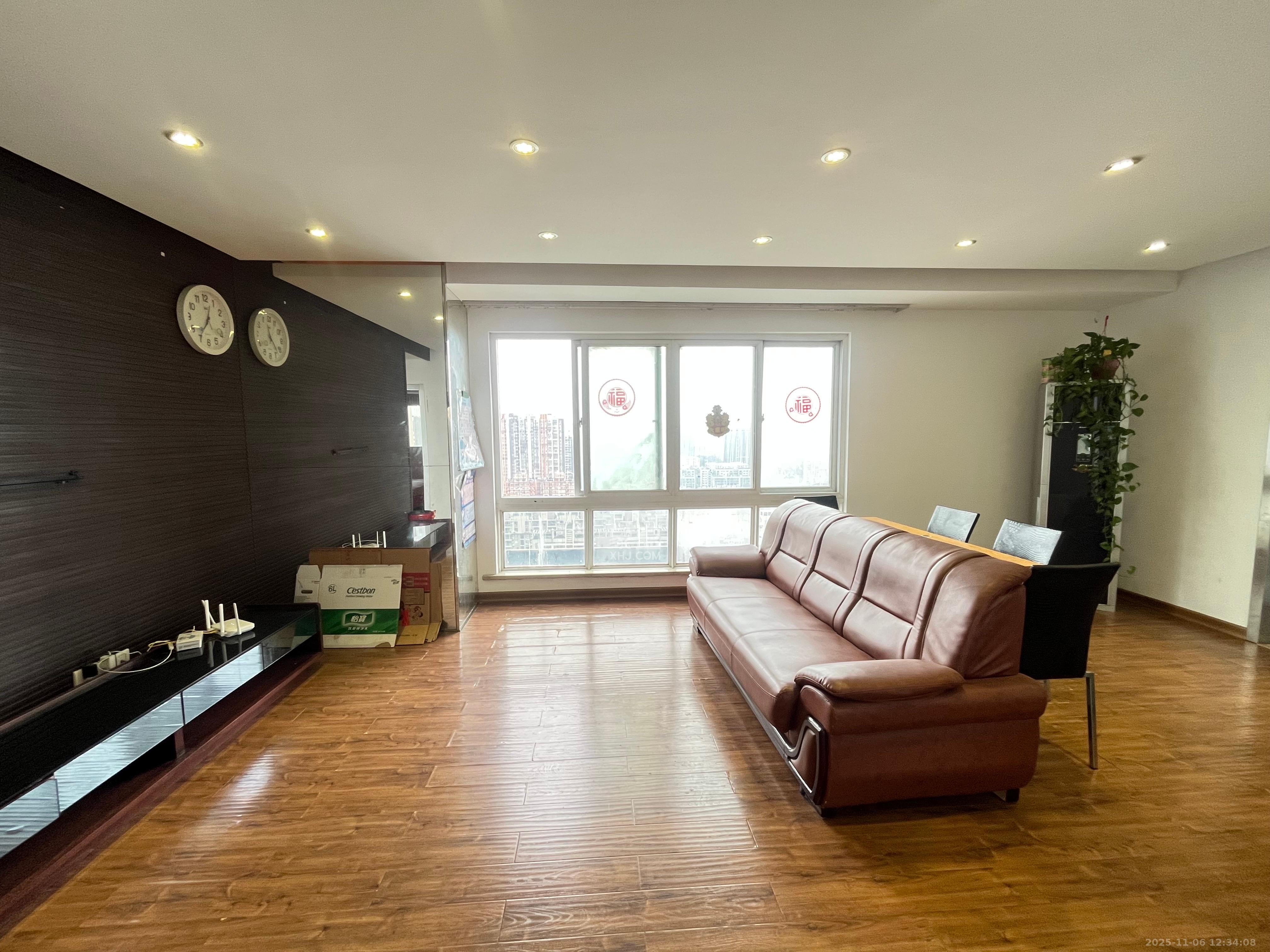 银港水晶城  3室2厅1卫    2600.0元/月室内图