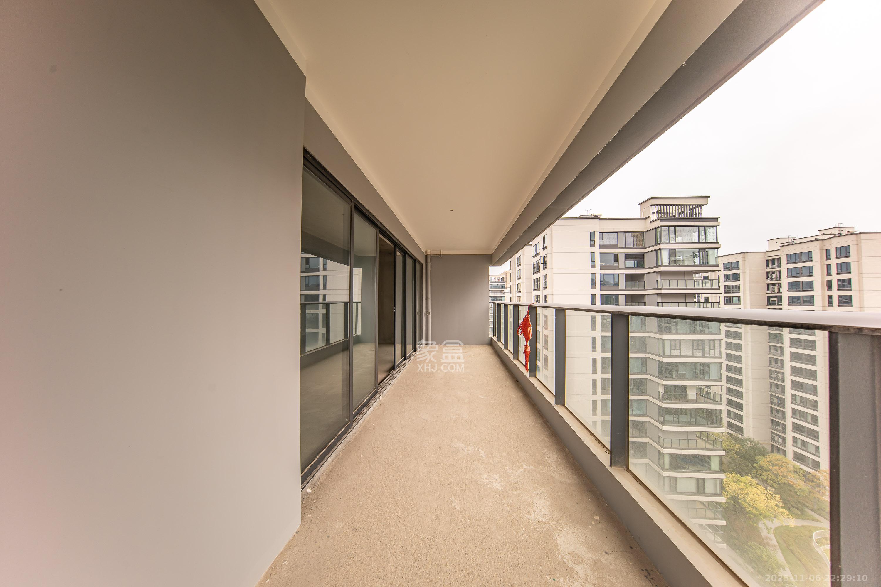 梦想麓隐桐溪  5室2厅3卫    368.0万阳台