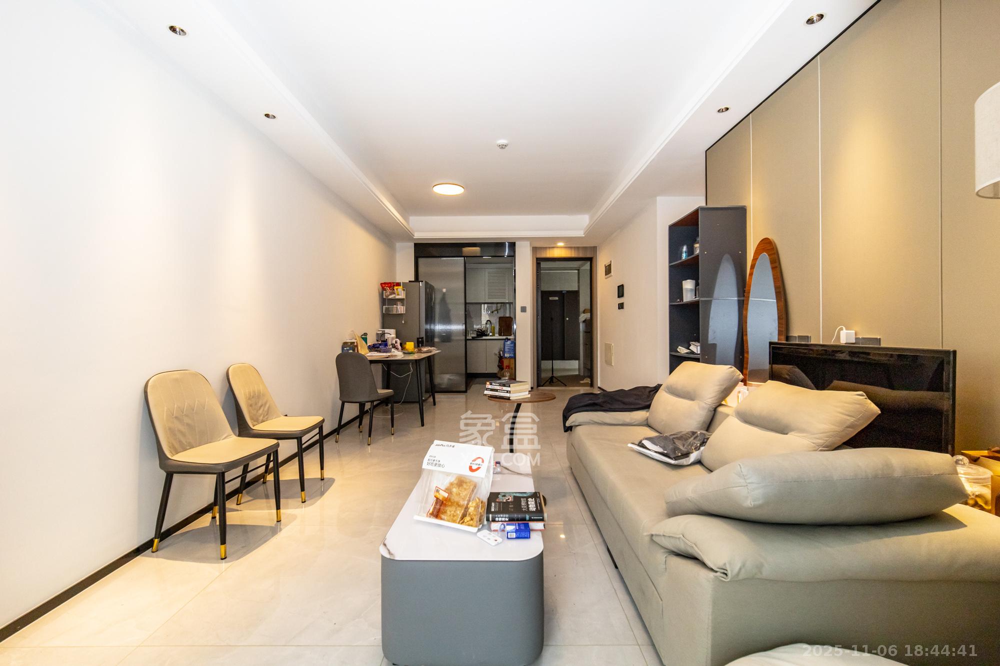 三一云谷  3室2厅2卫    110.0万客厅