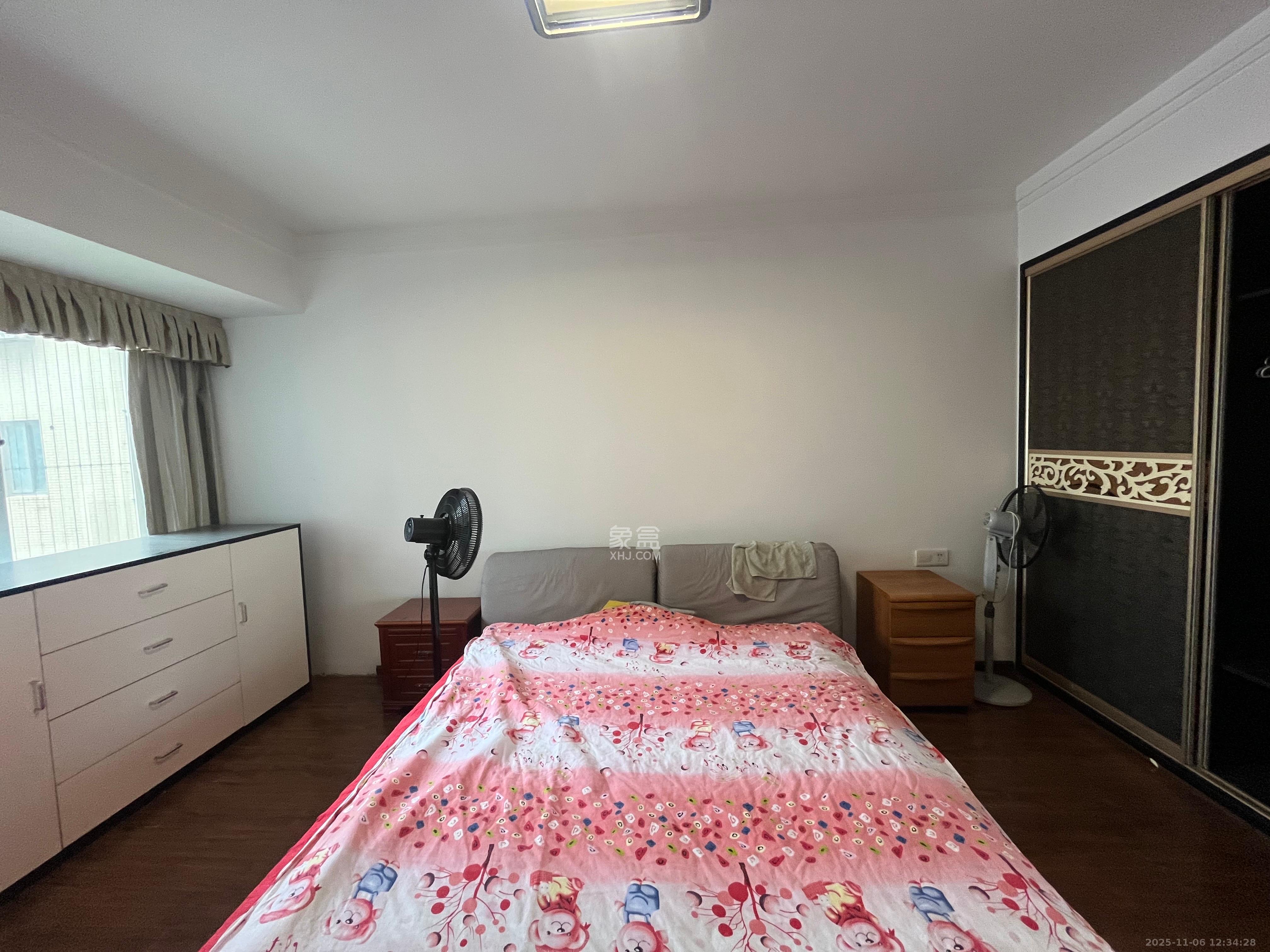 银港水晶城  3室2厅1卫    2600.0元/月室内图