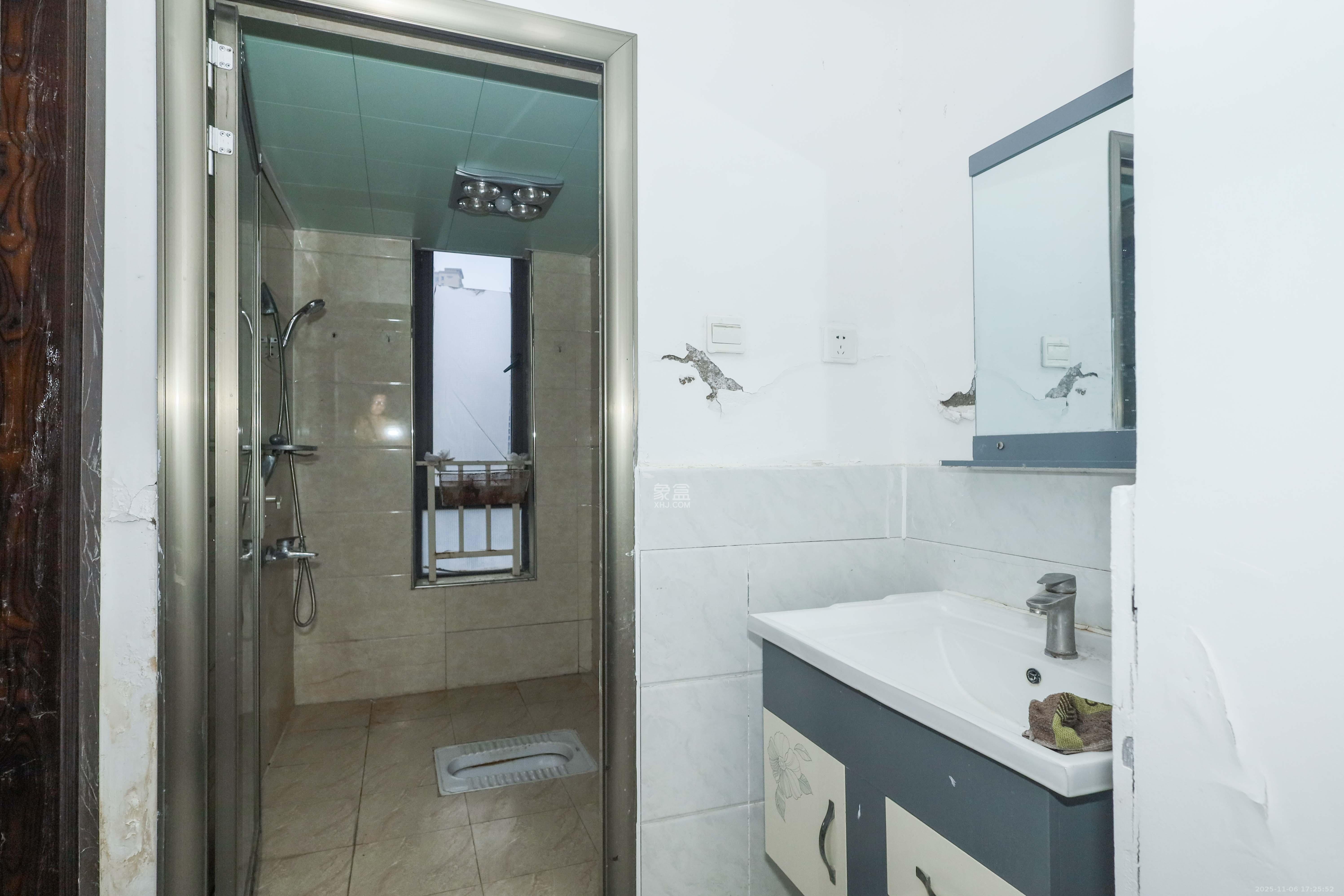 保利麓谷林语F区  4室2厅2卫    120.0万卫生间