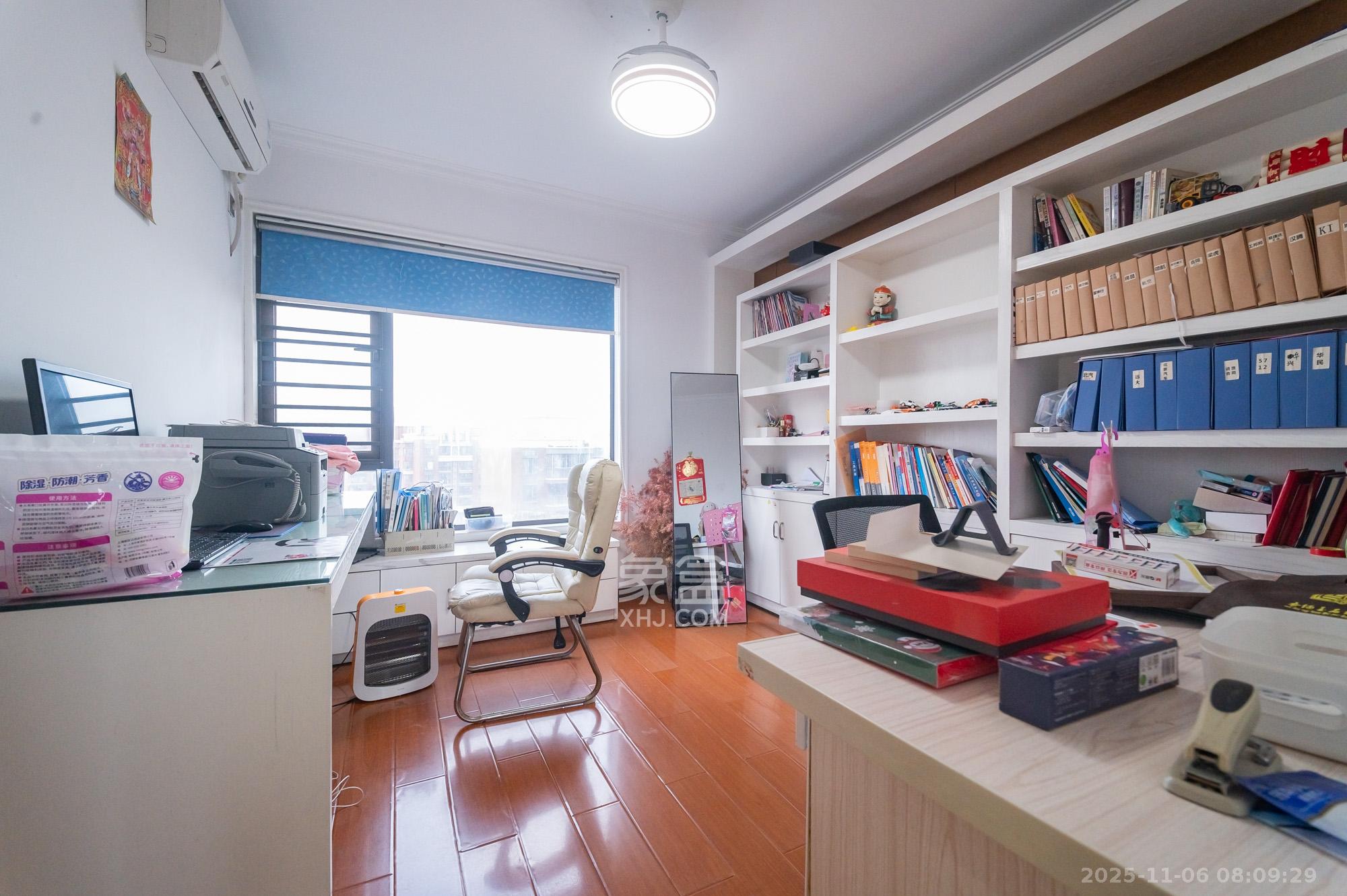 华润凤凰城二期 5室2厅2卫 109.8万 华润凤凰城二期 5室2厅2卫 109.8万卧室