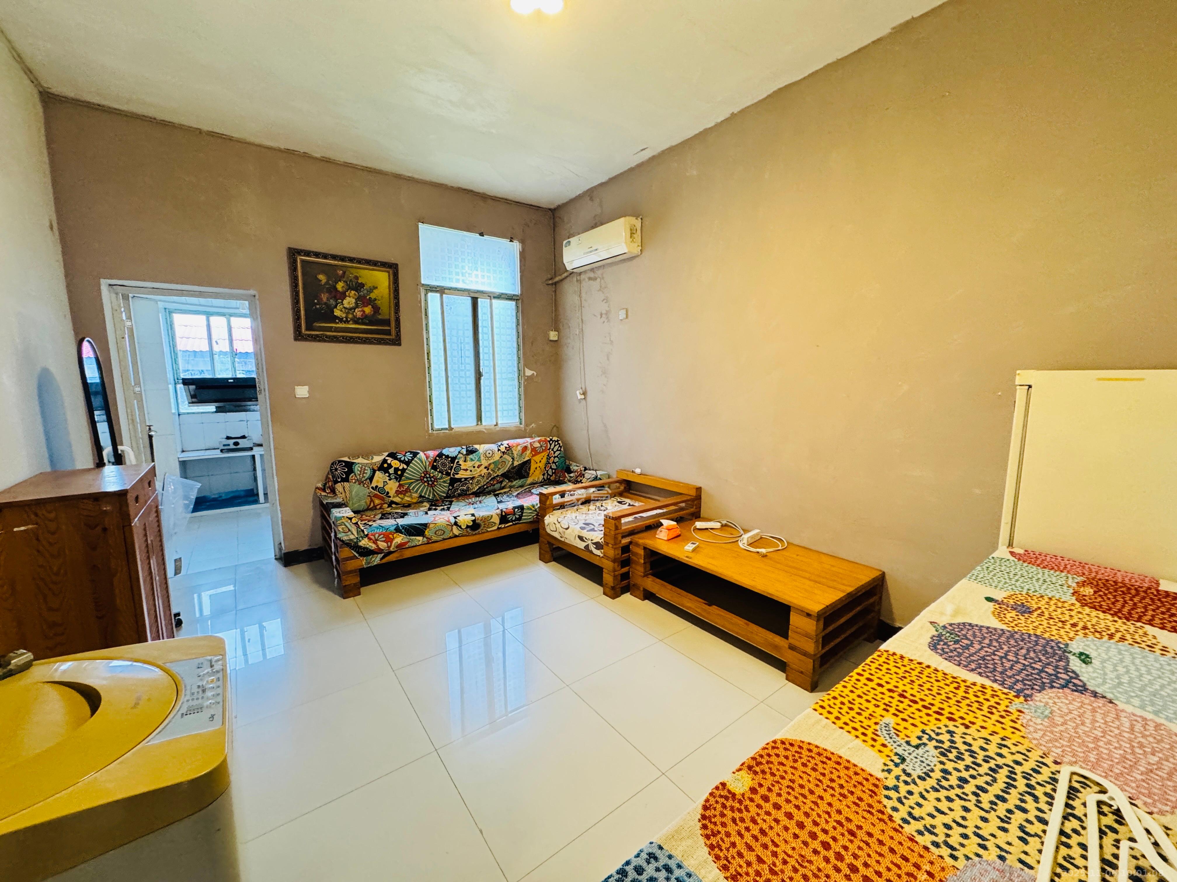 东瓜山一村  1室1厅1卫    1300.0元/月