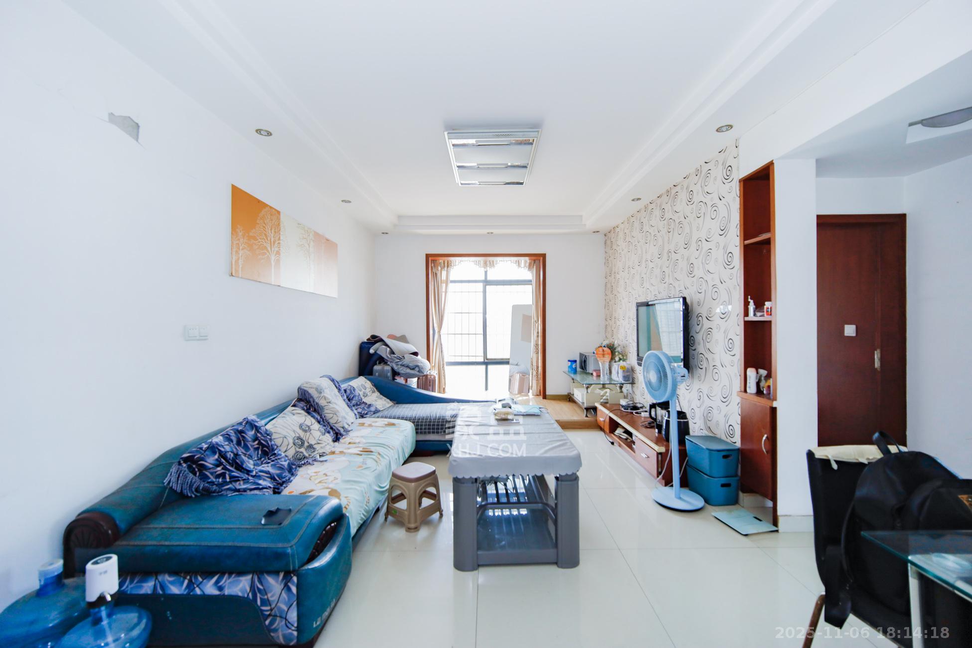 加加大街(华景苑) 2室2厅1卫 54.0万 加加大街(华景苑) 2室2厅1卫 54.0万客厅