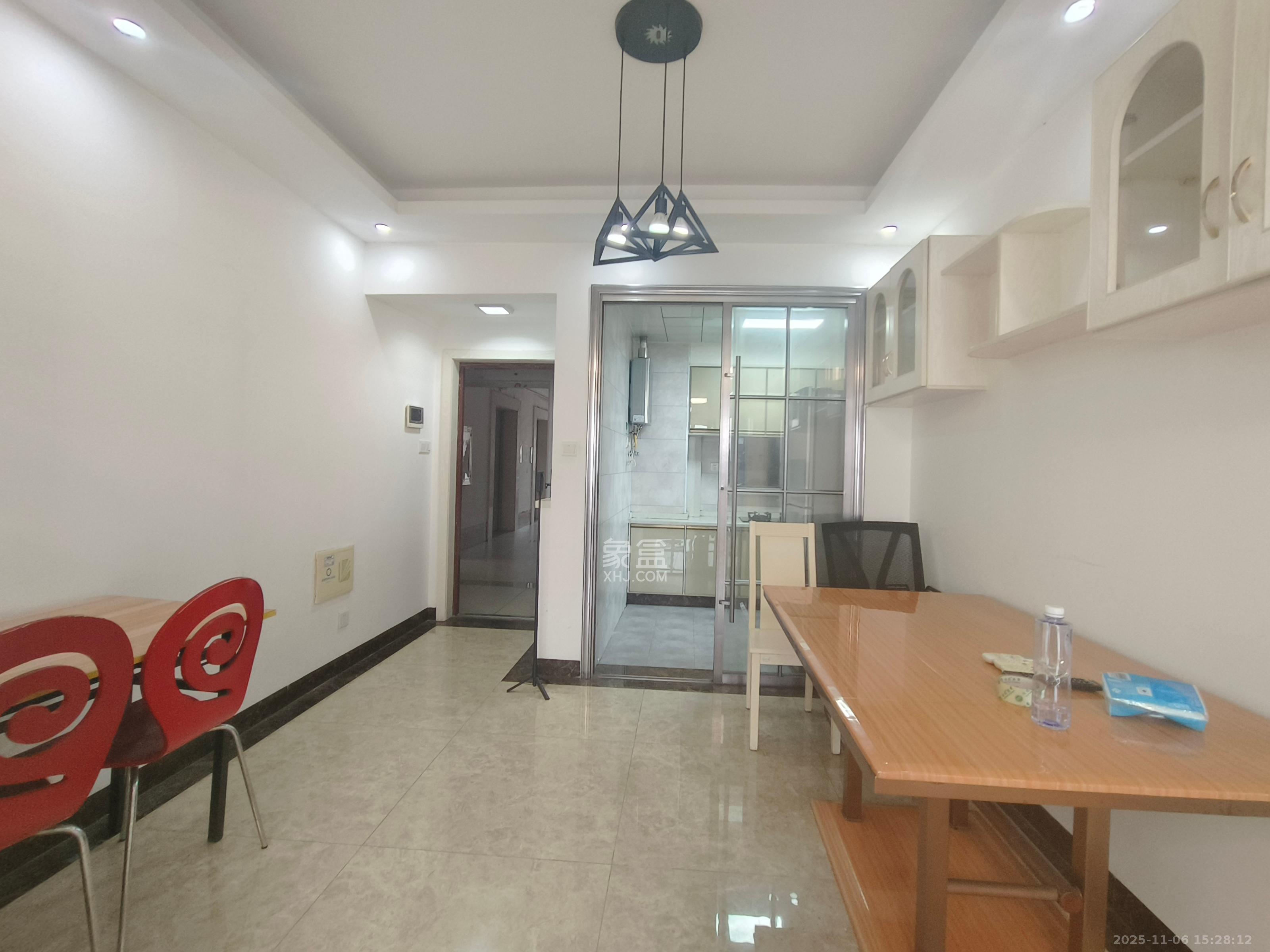 潇湘奥林匹克花园 3室2厅1卫 2400.0元/月 潇湘奥林匹克花园 3室2厅1卫 2400.0元/月室内图