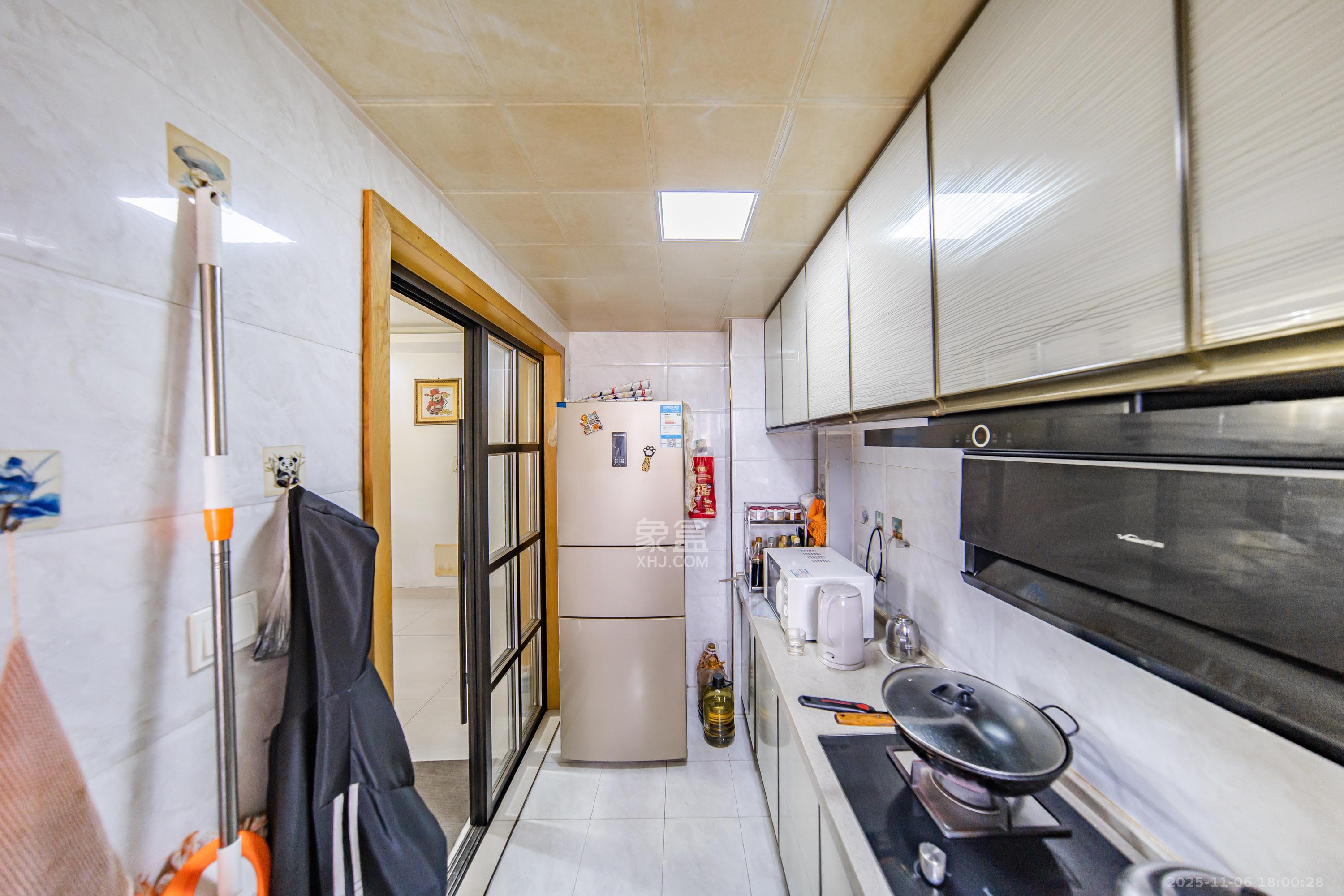 领航江阁 3室2厅1卫 90.0万 领航江阁 3室2厅1卫 90.0万厨房