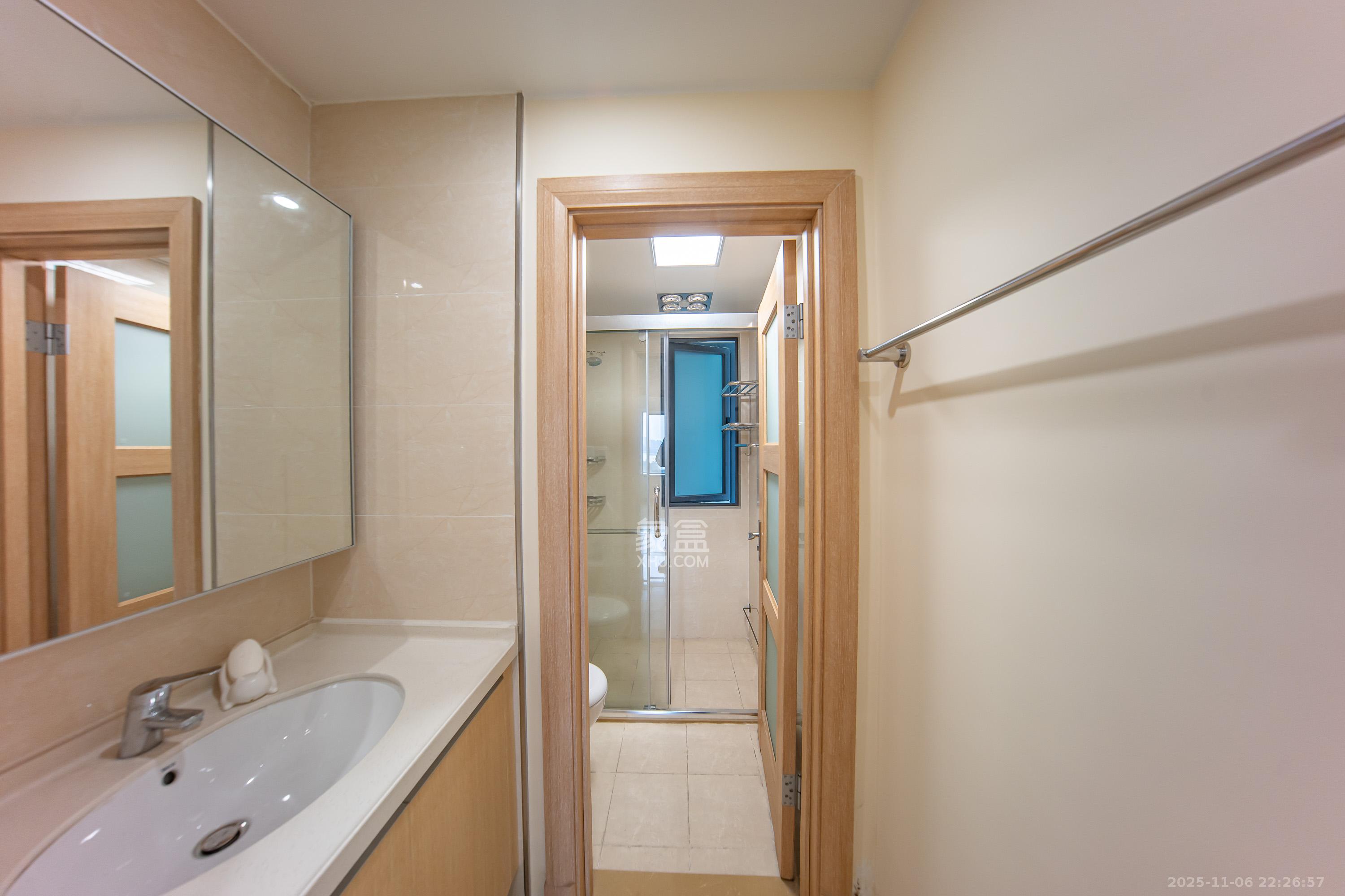 兰亭湾畔  3室2厅2卫    135.0万卫生间