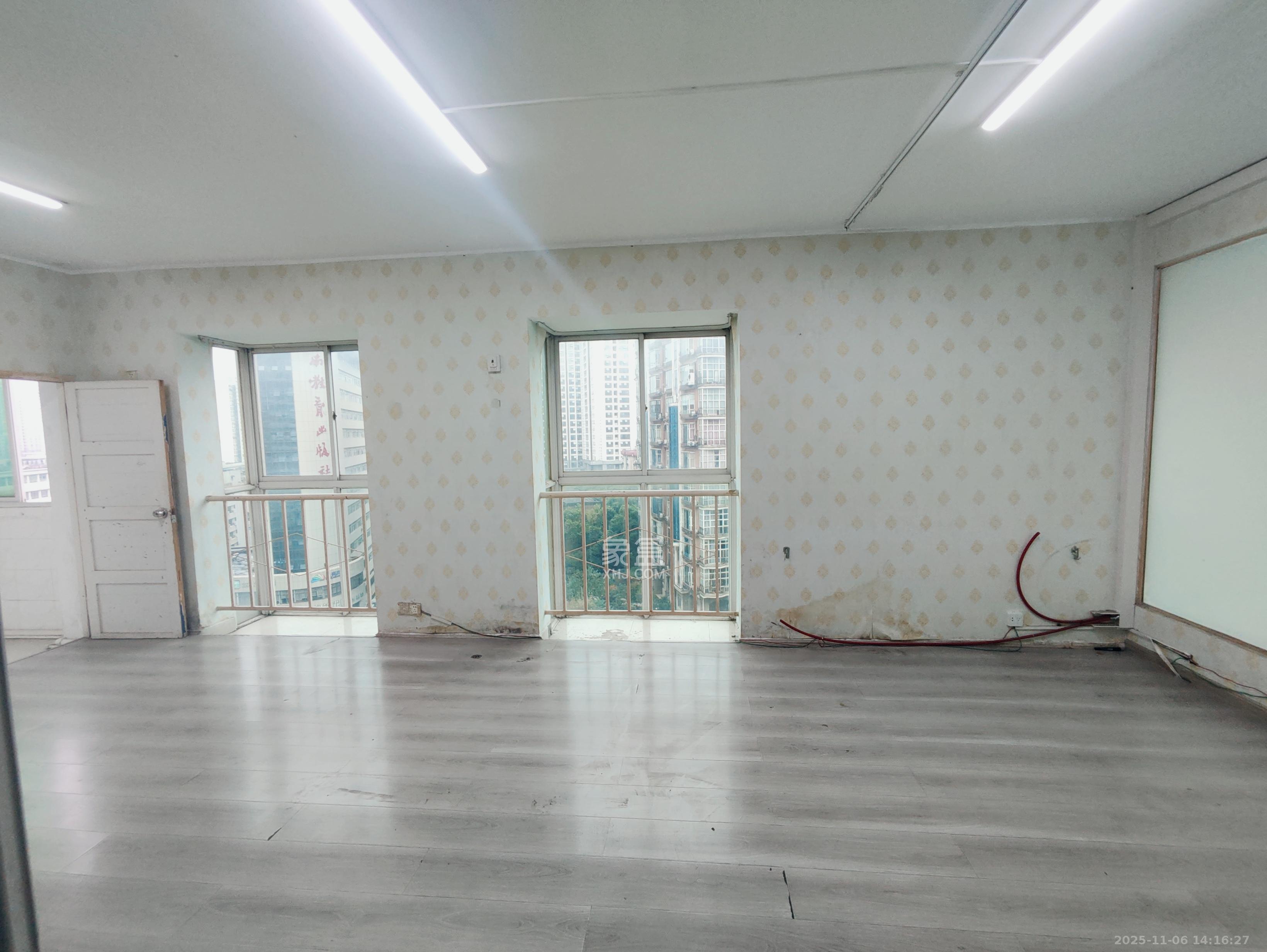 兴威名座 3室2厅2卫 3500.0元/月 兴威名座 3室2厅2卫 3500.0元/月室内图