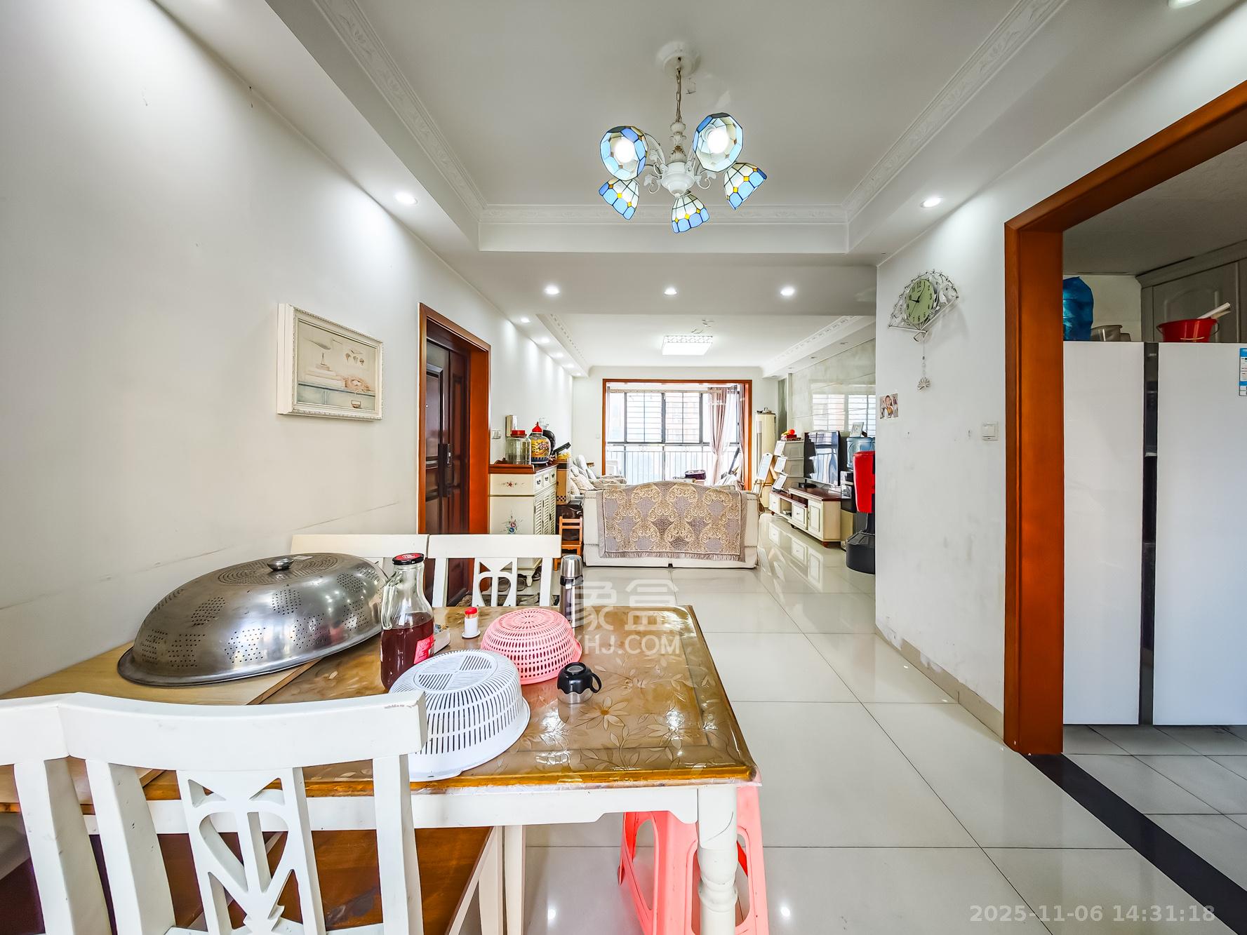 山语城一期  3室2厅2卫    80.0万客厅