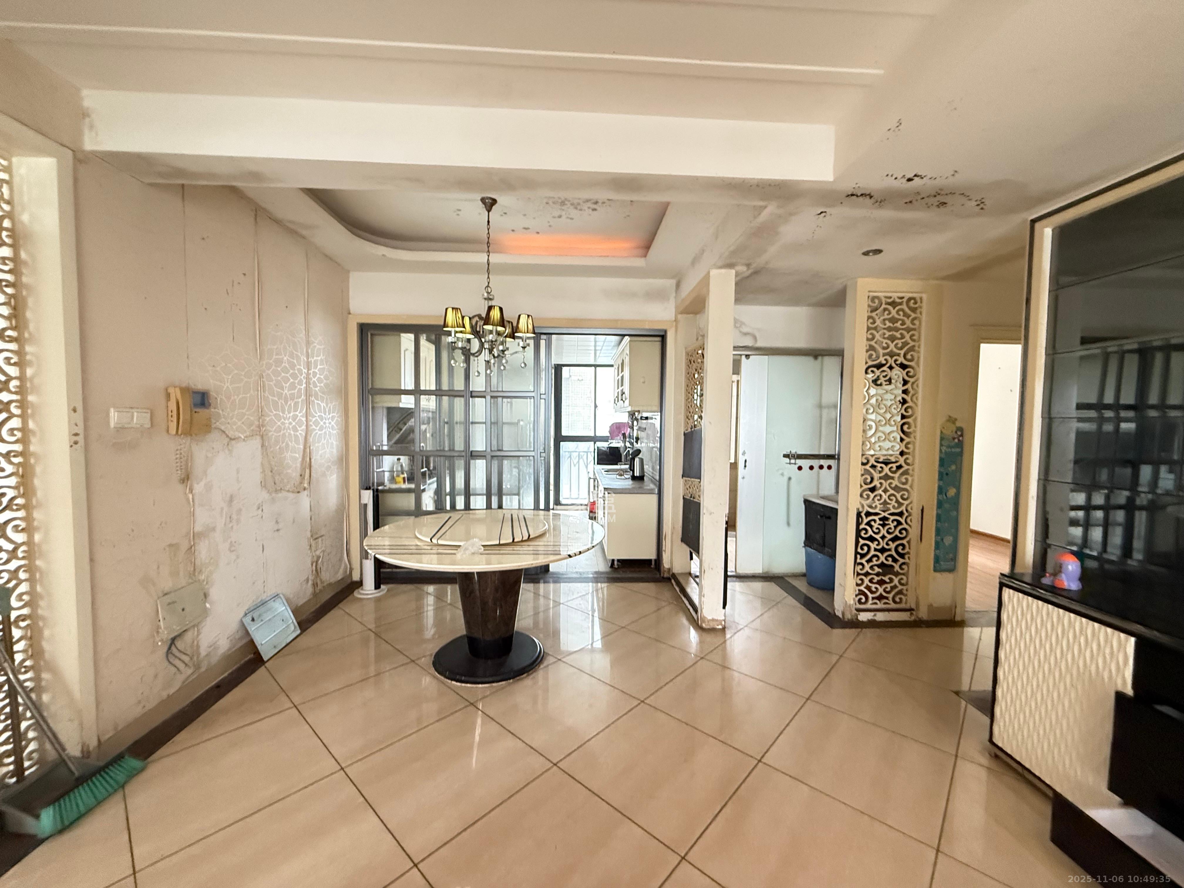 金麓国际 3室2厅2卫 2800.0元/月 金麓国际 3室2厅2卫 2800.0元/月室内图