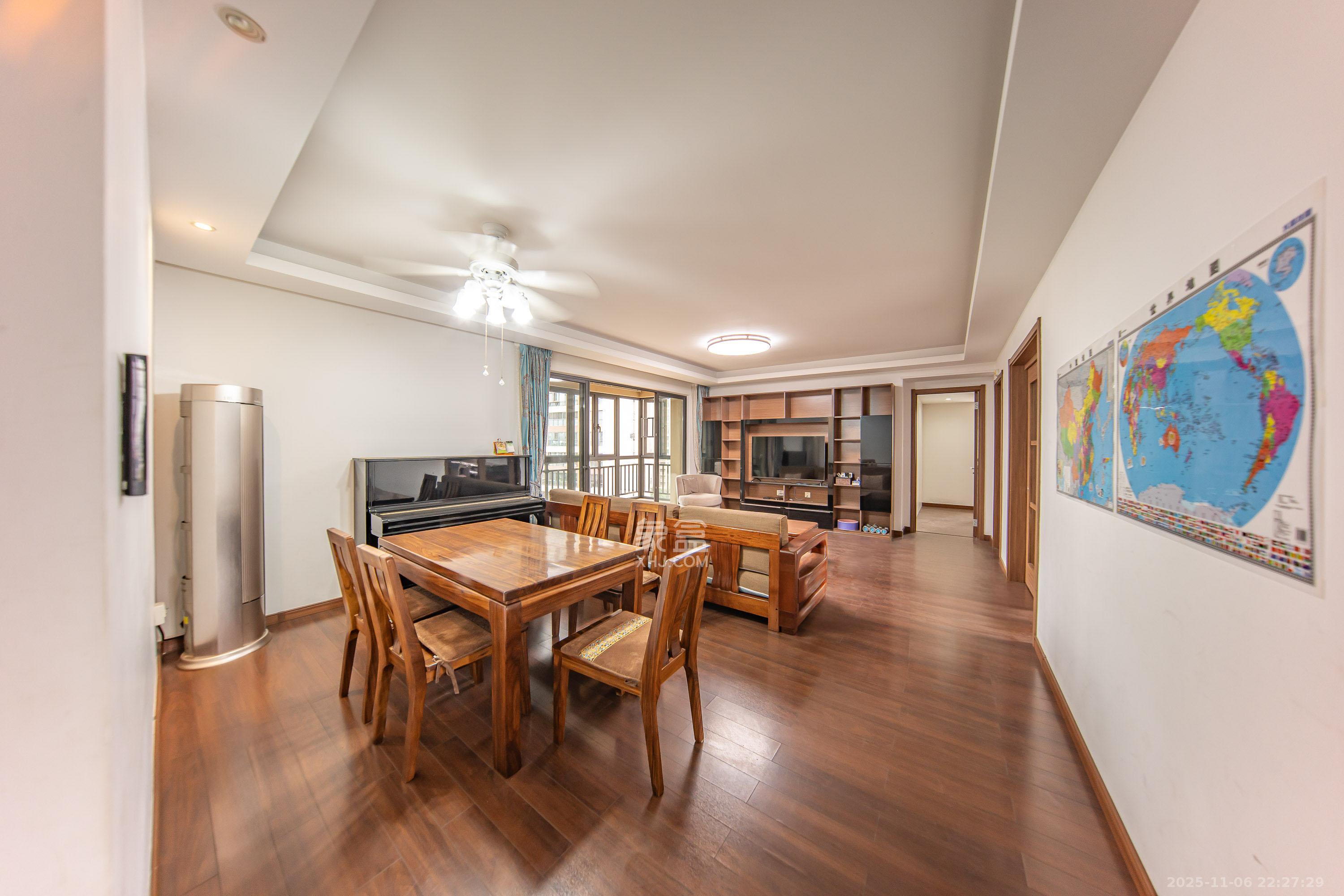 万科白鹭郡 4室2厅2卫 158.0万 万科白鹭郡 4室2厅2卫 158.0万客厅