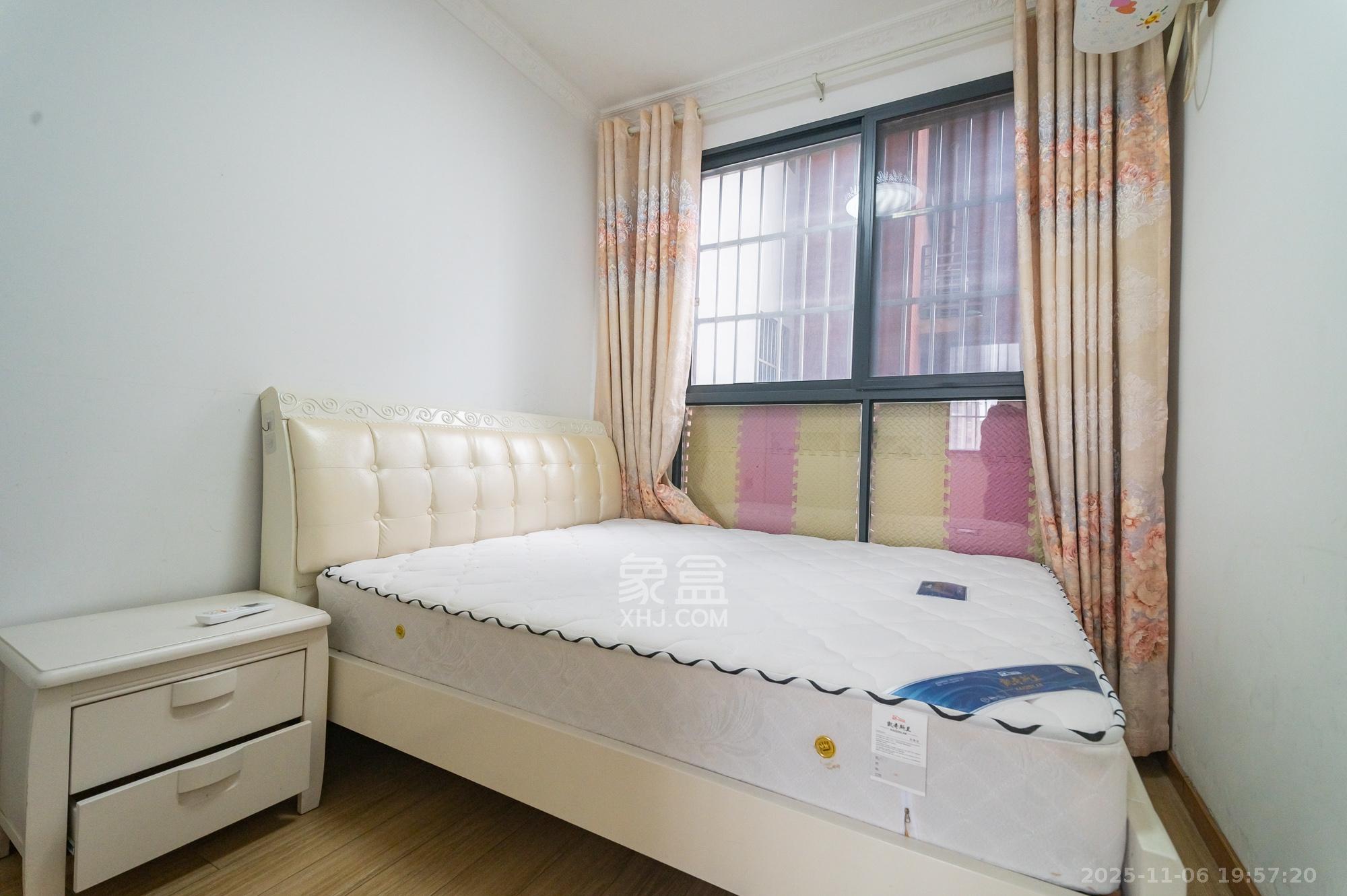 华润凤凰城二期 3室2厅1卫 65.8万 华润凤凰城二期 3室2厅1卫 65.8万卧室