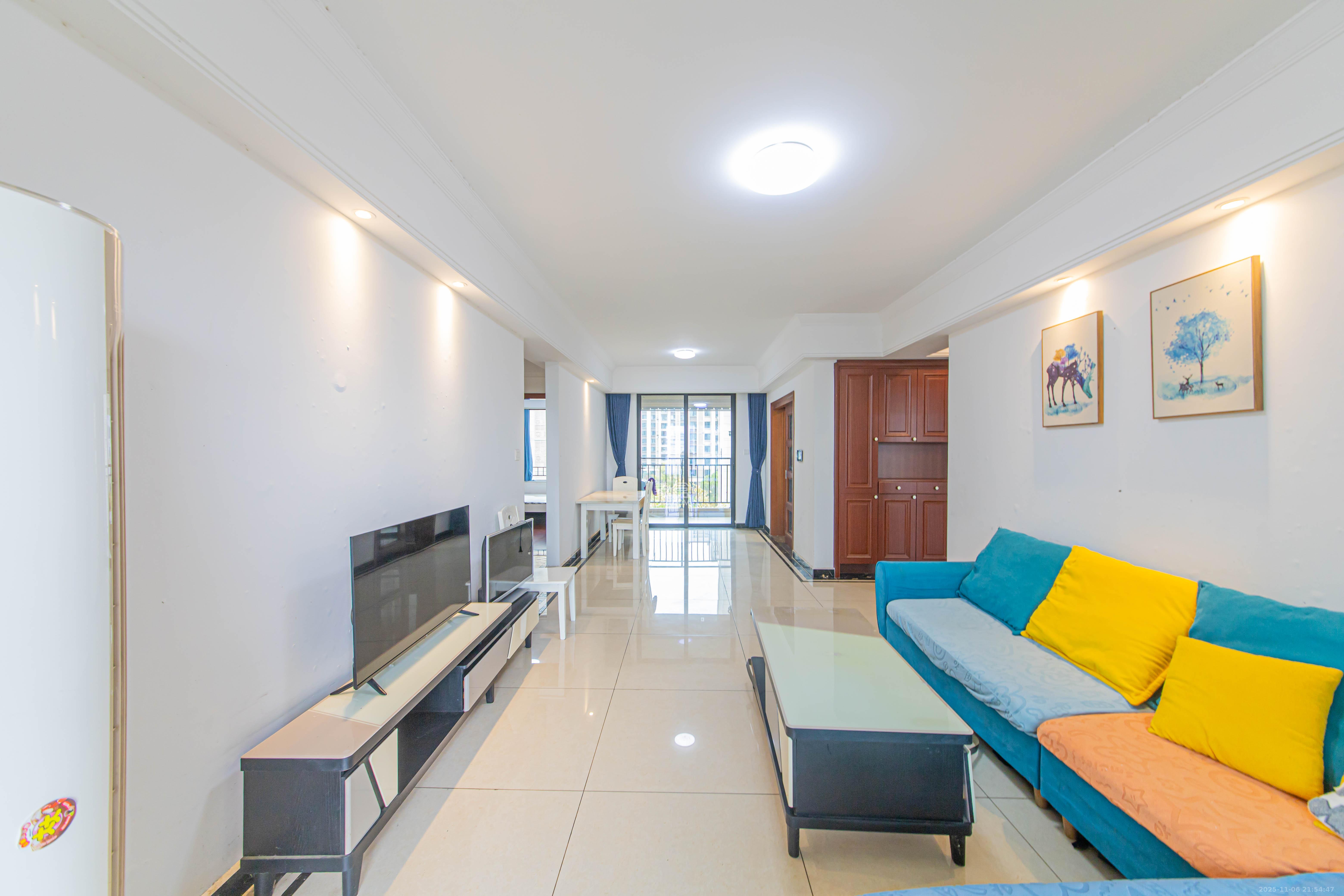 中海新城熙岸（中信新城五期）  3室2厅2卫    99.0万客厅