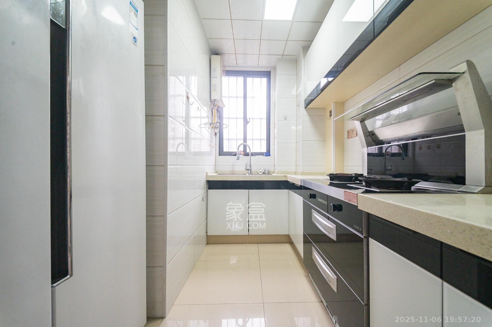 华润凤凰城二期 3室2厅1卫 65.8万 华润凤凰城二期 3室2厅1卫 65.8万厨房