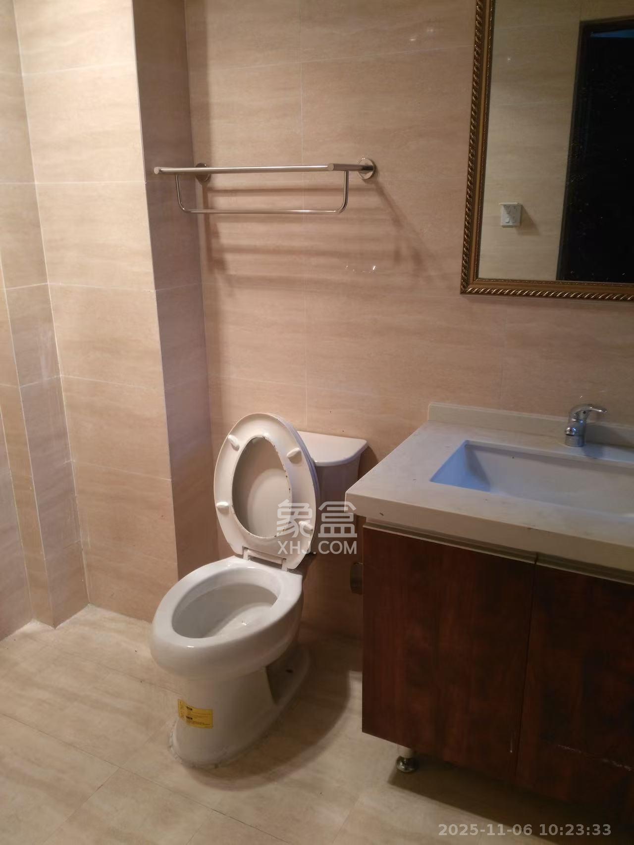 江山帝景雅典  1室2厅1卫    2700.0元/月室内图