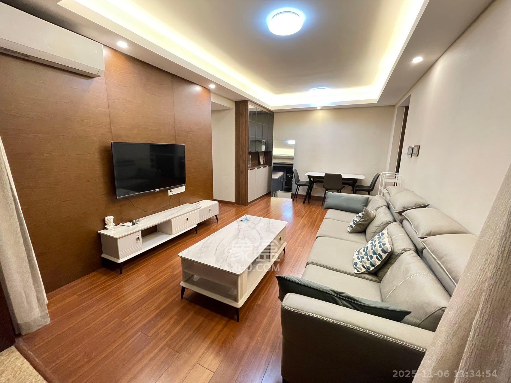 荣泰广场  3室2厅1卫    2600.0元/月