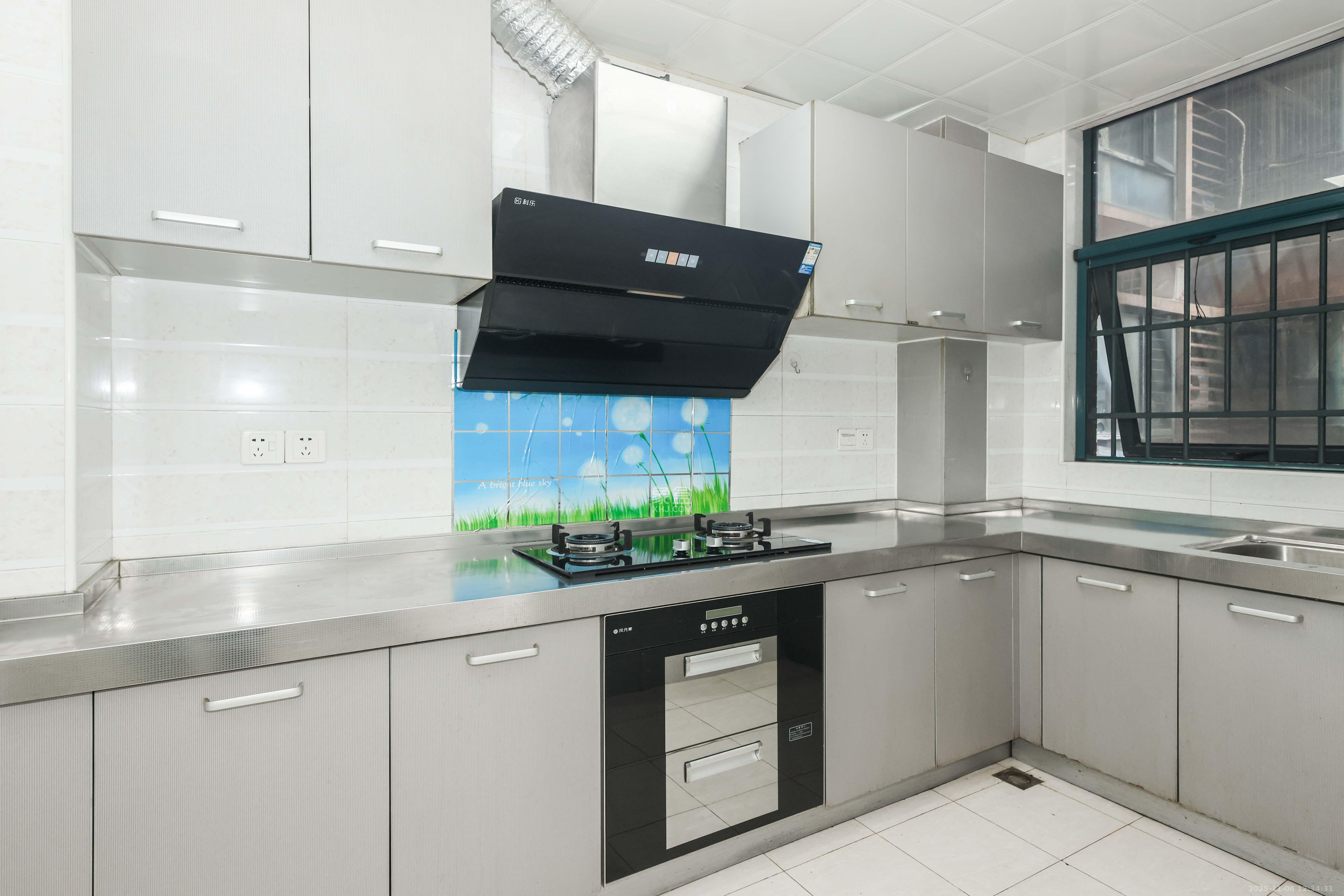 麓谷公馆(涉外国际公馆) 2室2厅2卫 60.0万 麓谷公馆(涉外国际公馆) 2室2厅2卫 60.0万厨房