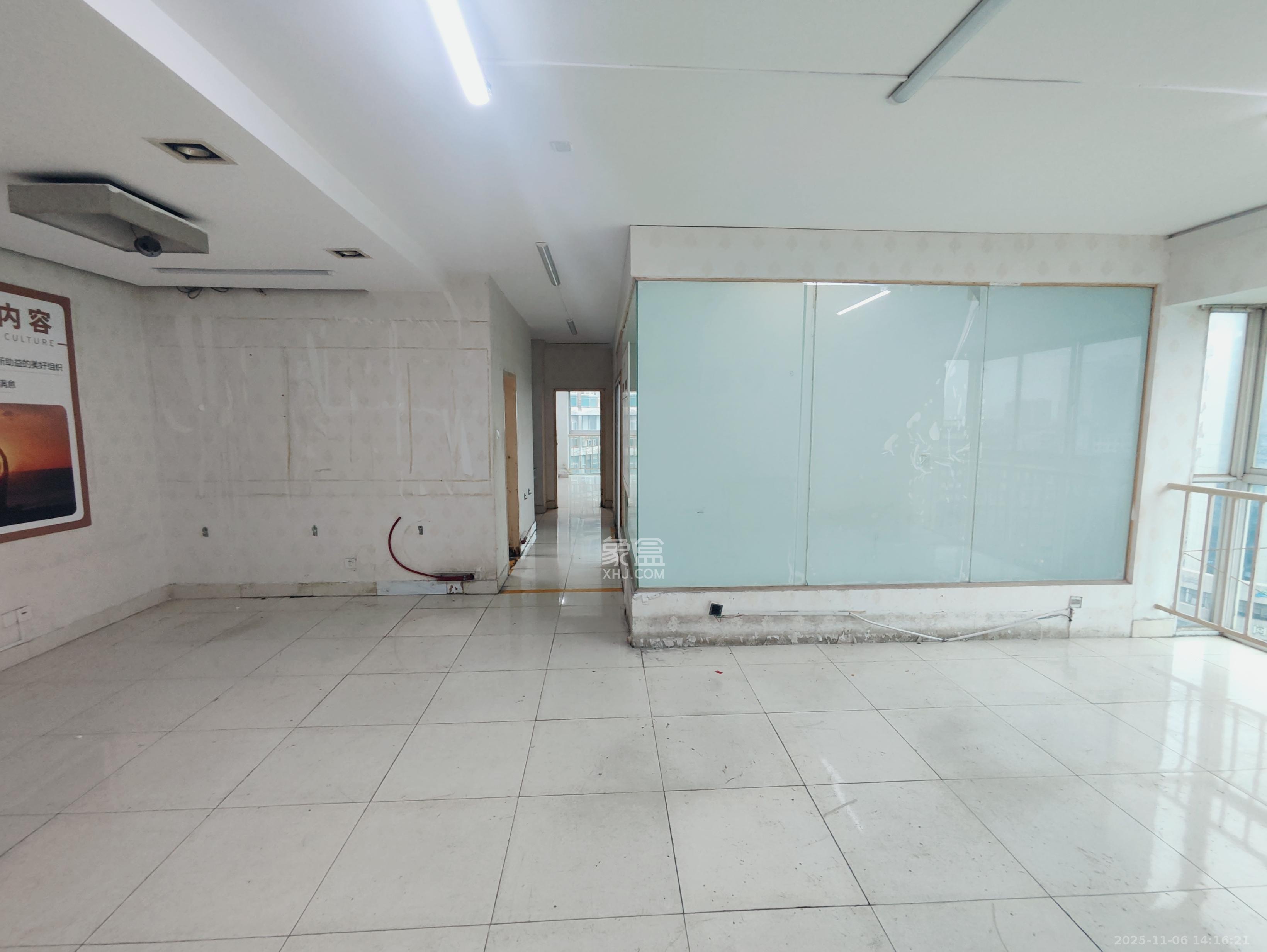 兴威名座 3室2厅2卫 3500.0元/月 兴威名座 3室2厅2卫 3500.0元/月室内图