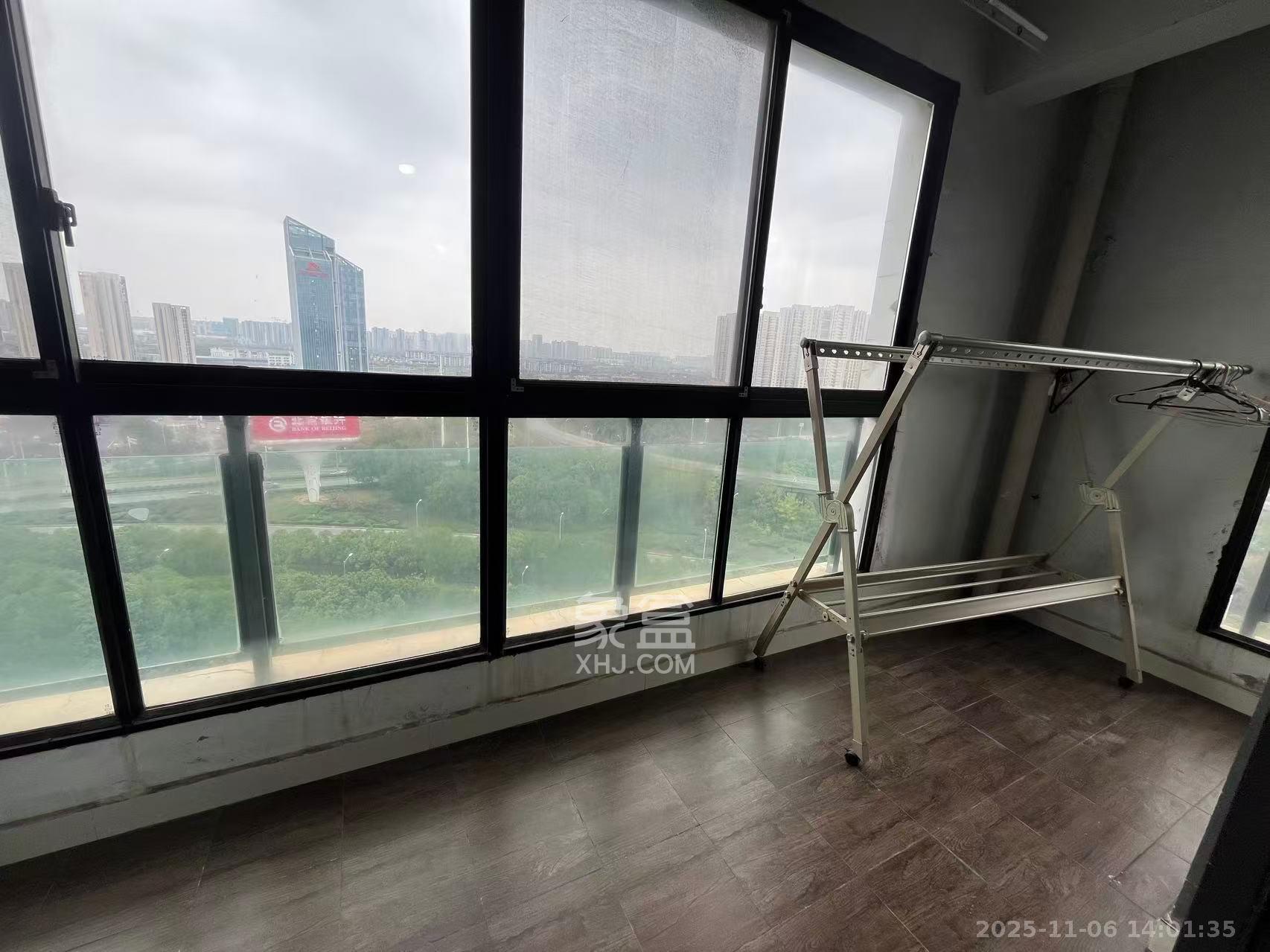 阳光100三期  3室2厅2卫    2500.0元/月室内图