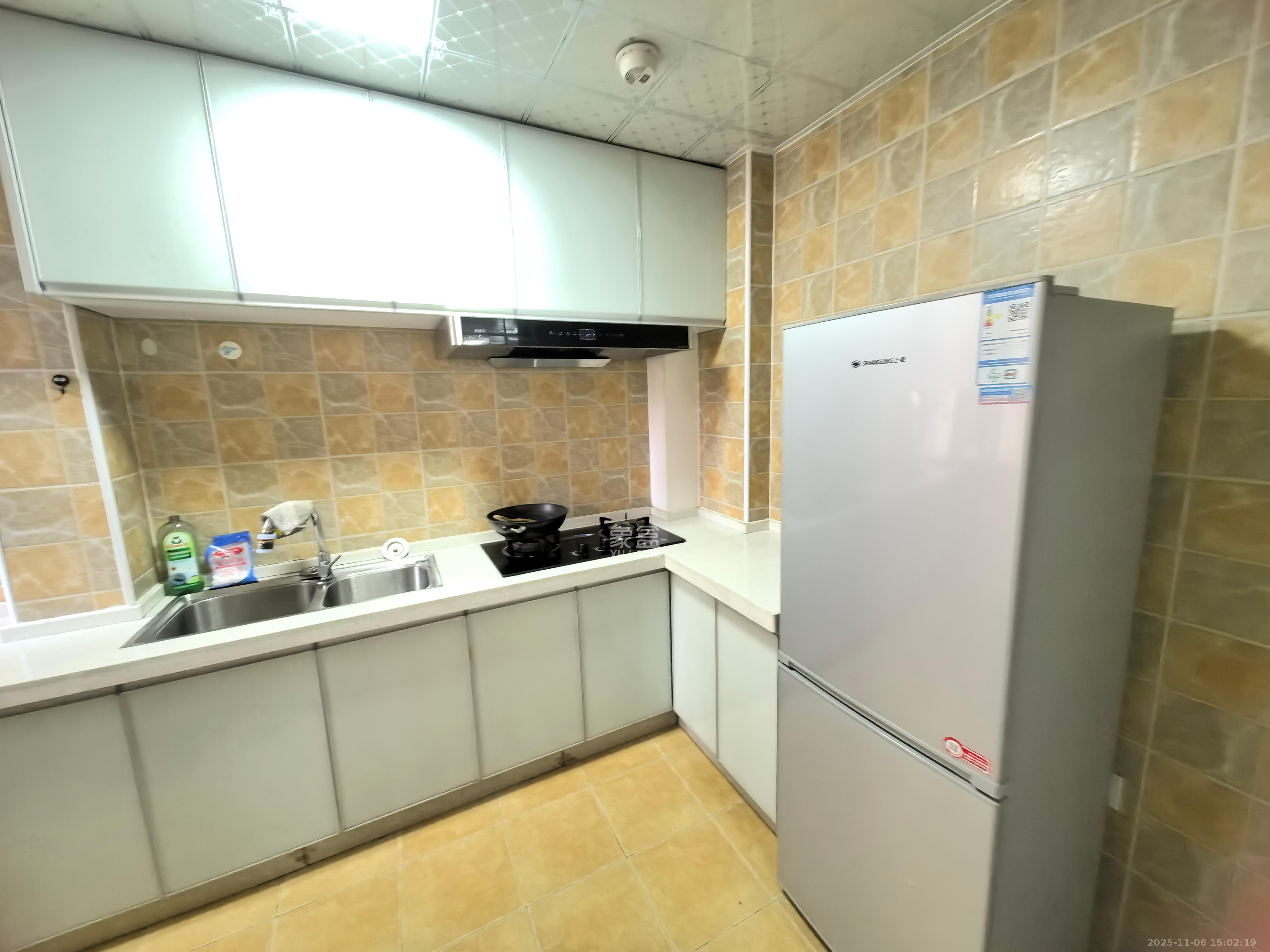 华润凤凰城三期  2室2厅1卫    1800.0元/月室内图