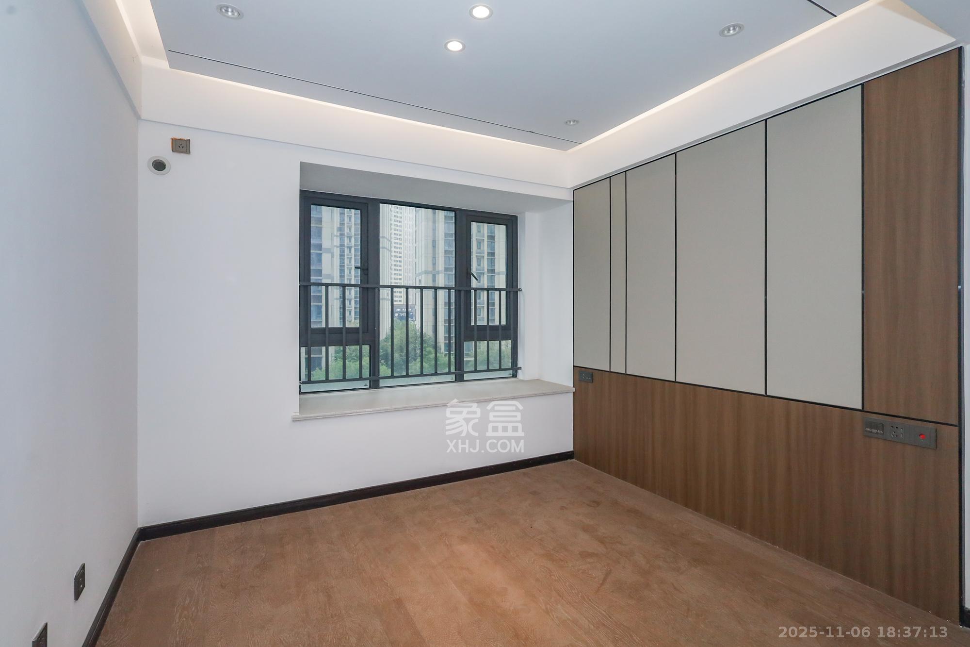 卓越中寰 1室0厅0卫 185.0万 卓越中寰 1室0厅0卫 185.0万卧室