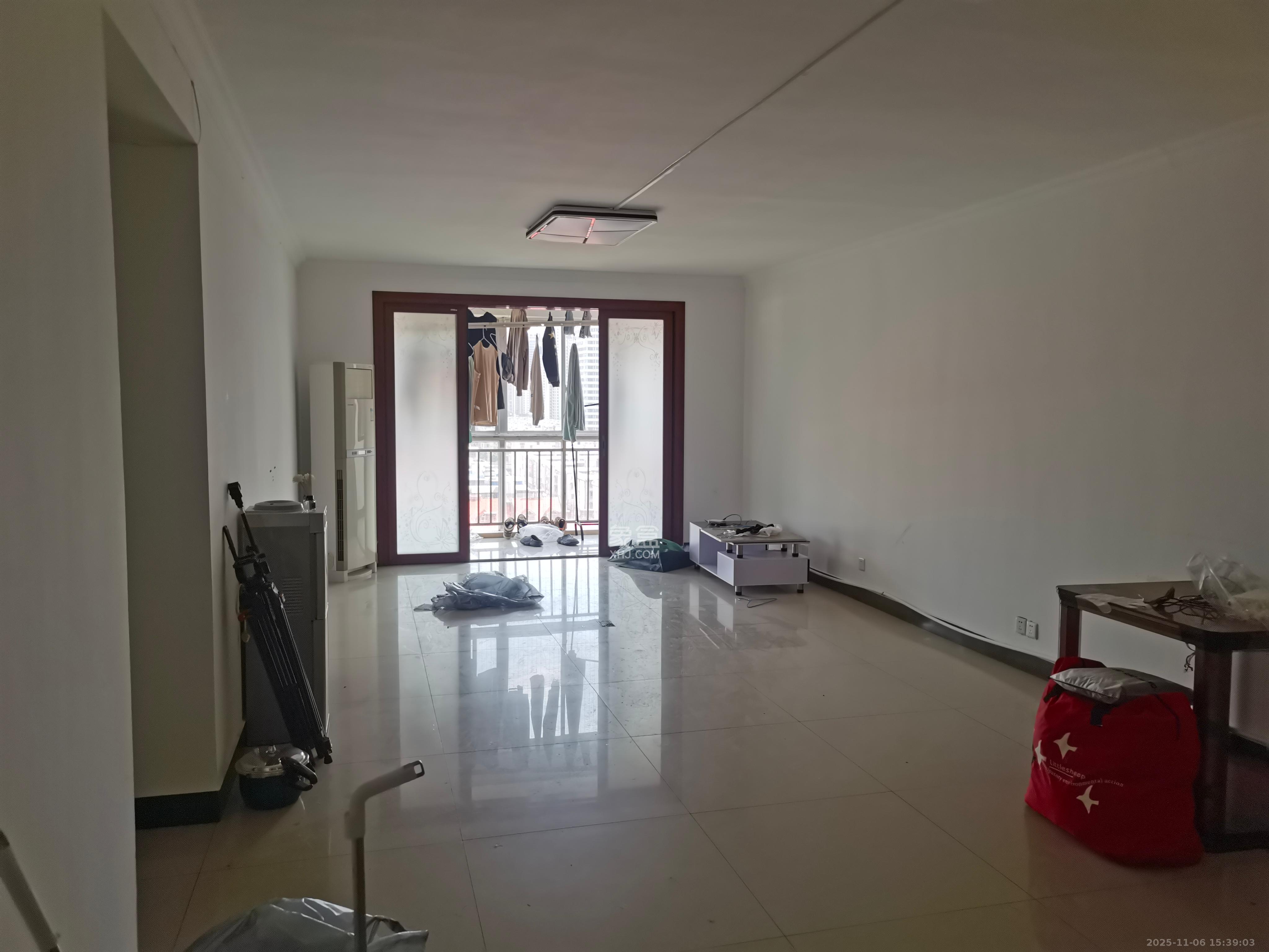 高桥现代商贸城  3室1厅1卫    3000.0元/月