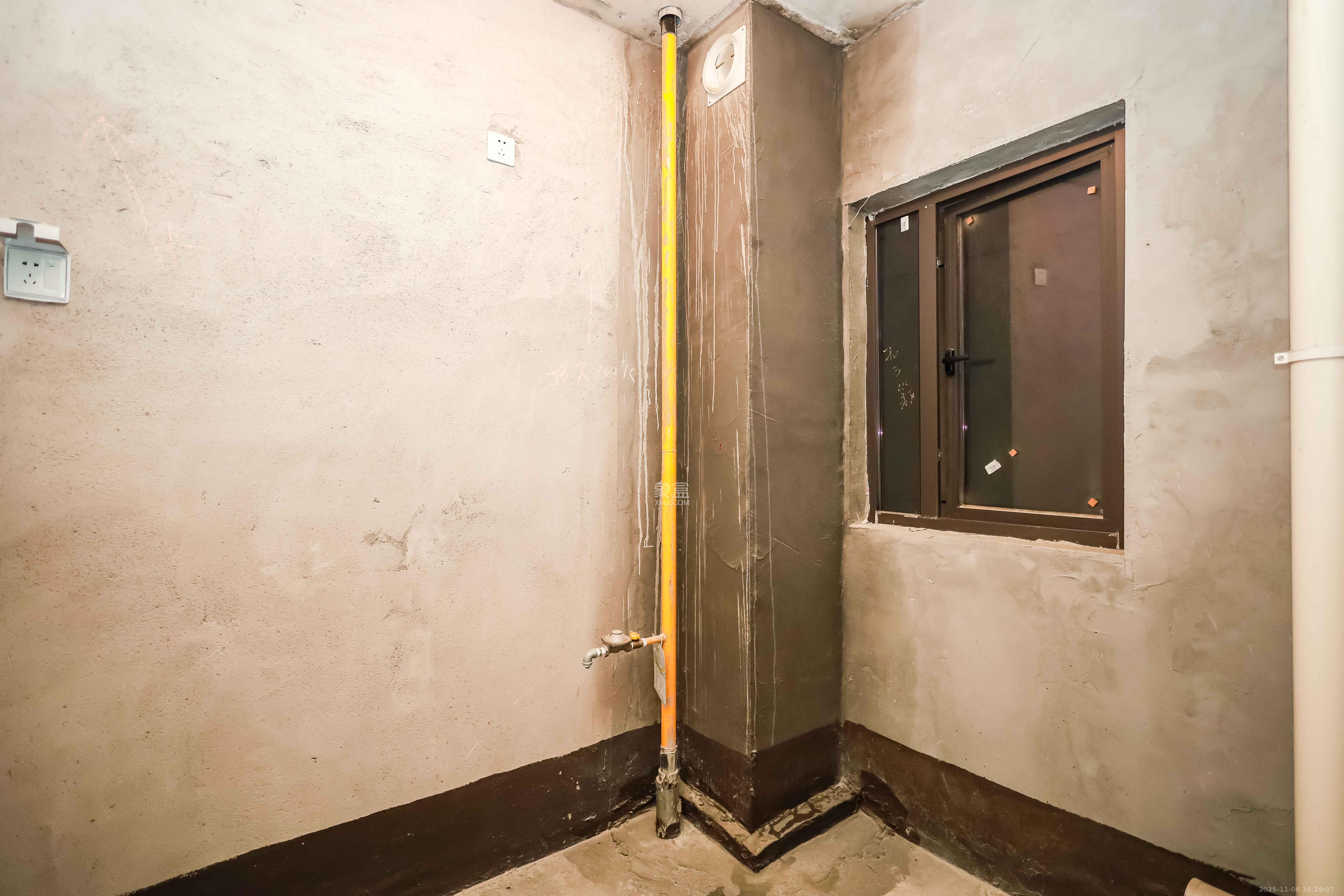 通号岭绣苑 3室2厅1卫 65.0万 通号岭绣苑 3室2厅1卫 65.0万厨房