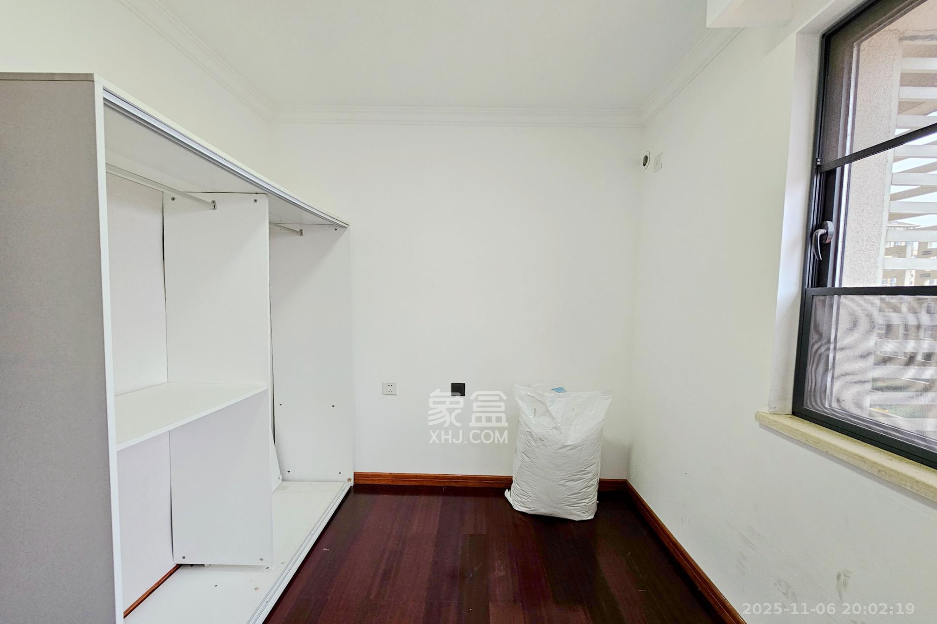 茂华禧都会  3室2厅2卫    100.0万卧室