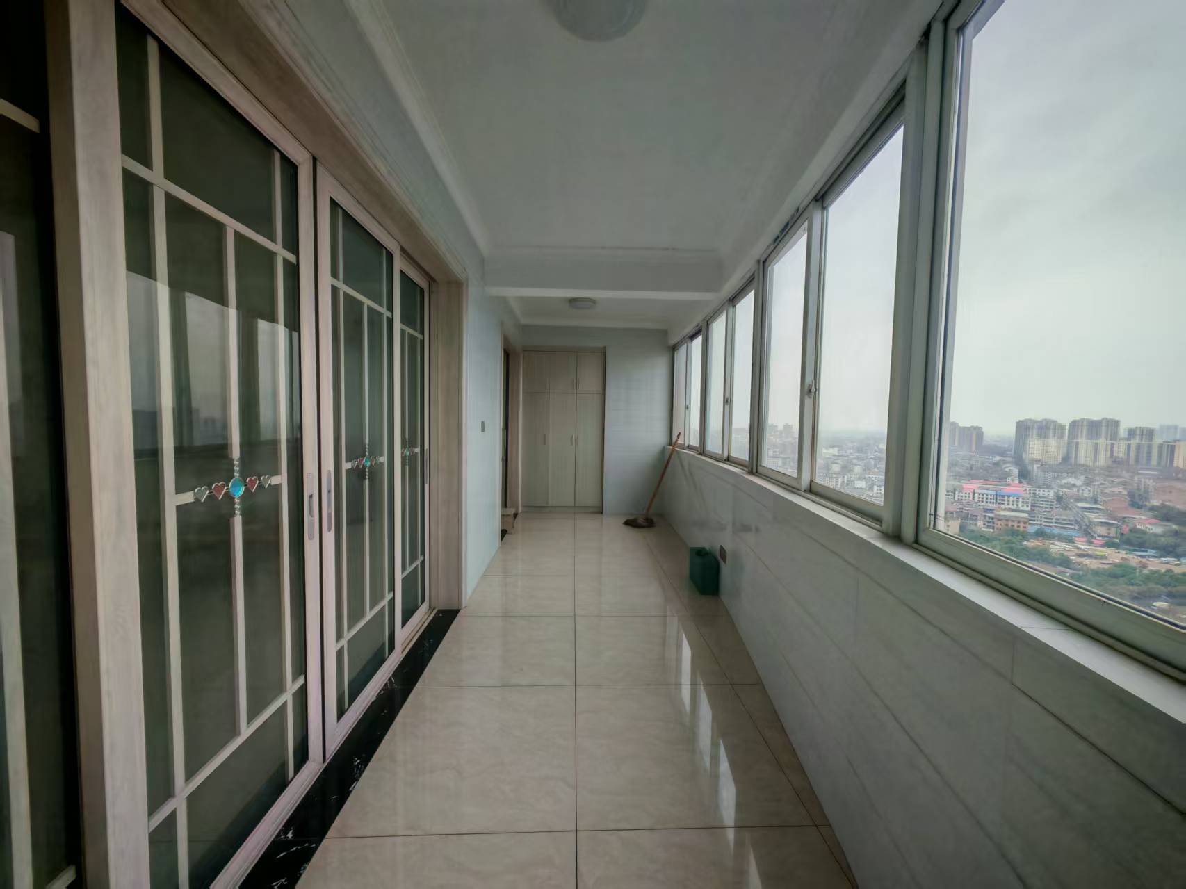 福泽大厦 3室2厅2卫 1800.0元/月 福泽大厦 3室2厅2卫 1800.0元/月室内图