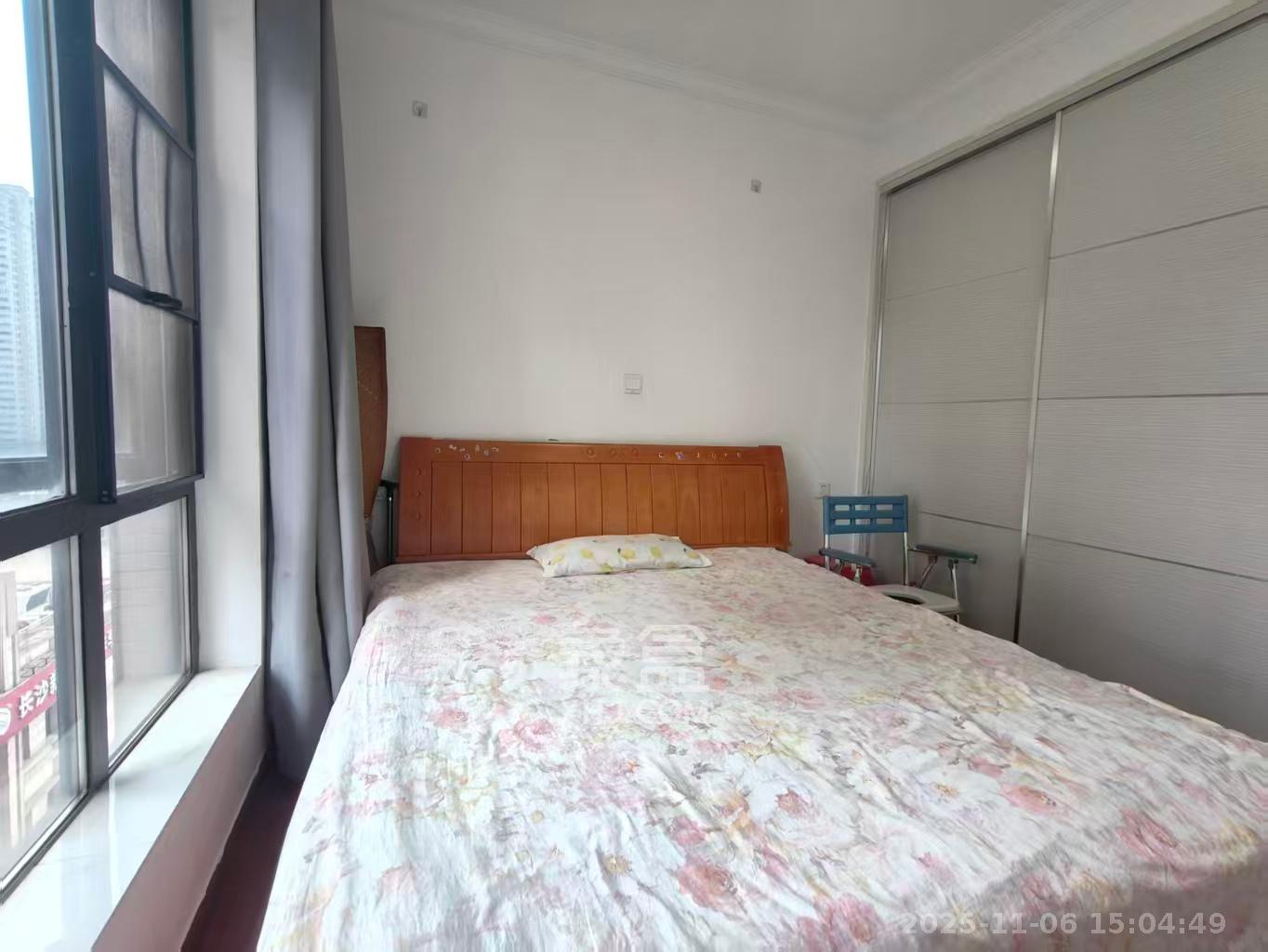 东宜兰园  1室2厅1卫    1800.0元/月室内图