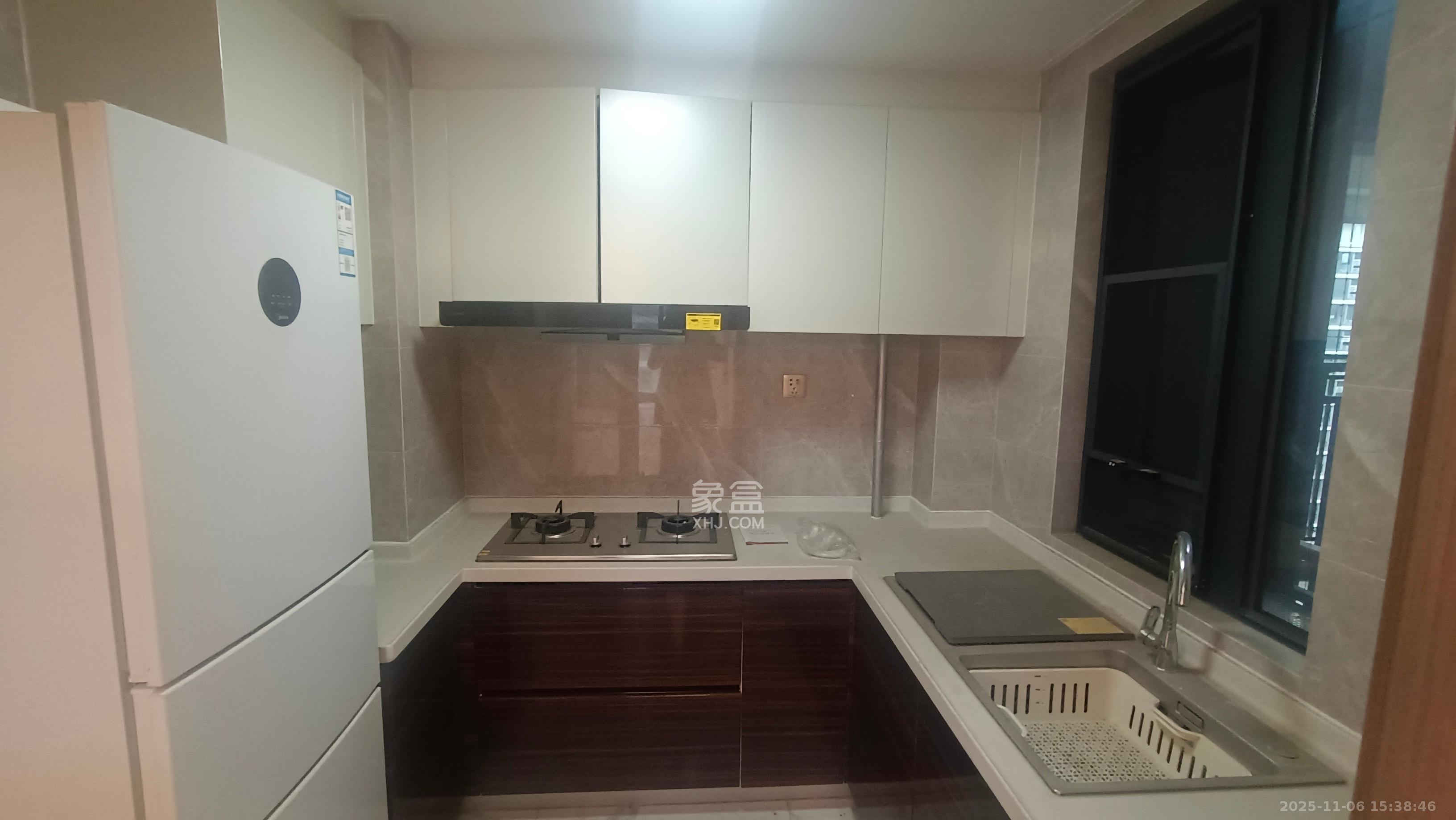 中海阅麓山二期  3室2厅2卫    3000.0元/月室内图