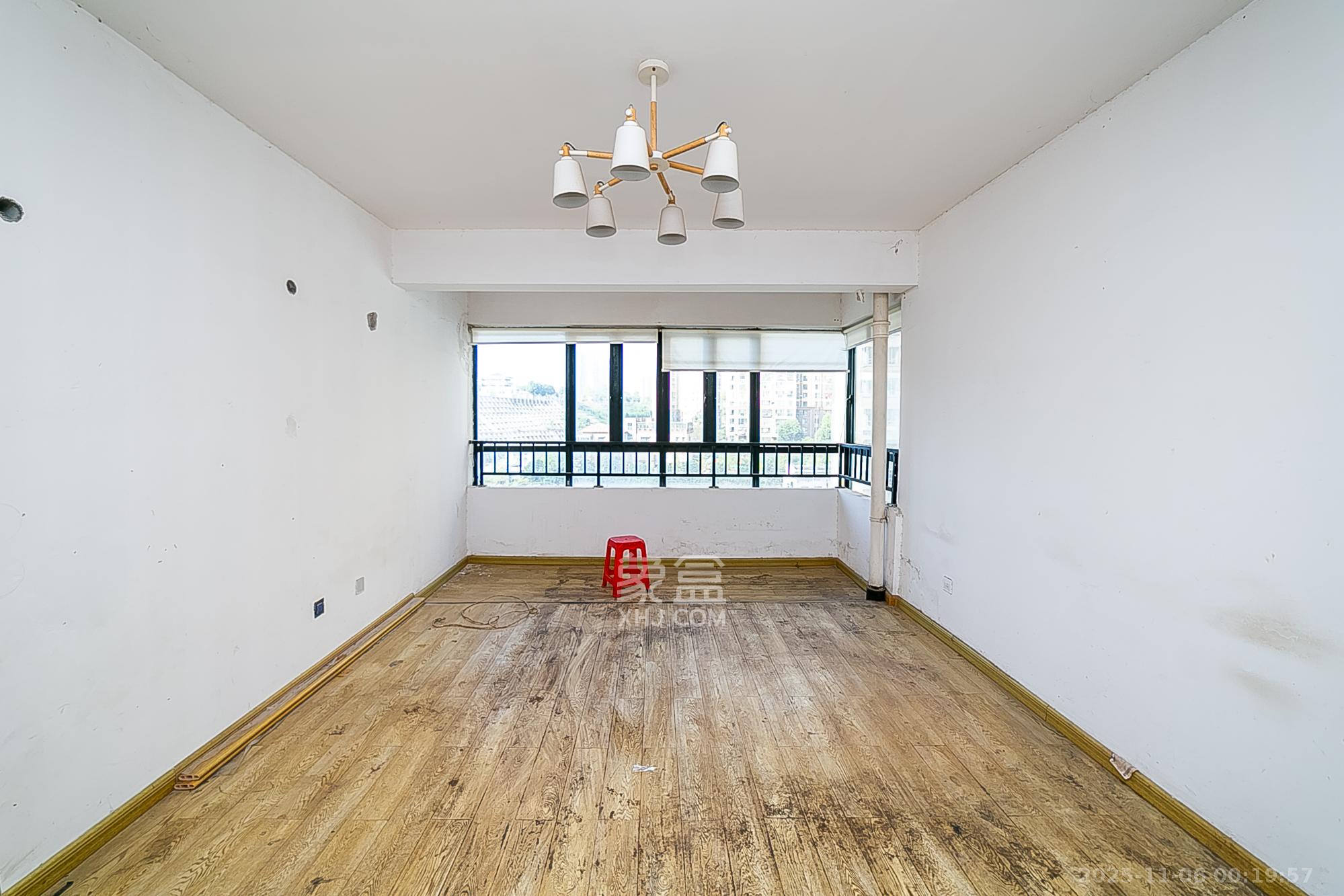 慢步江湾  4室2厅2卫    99.0万